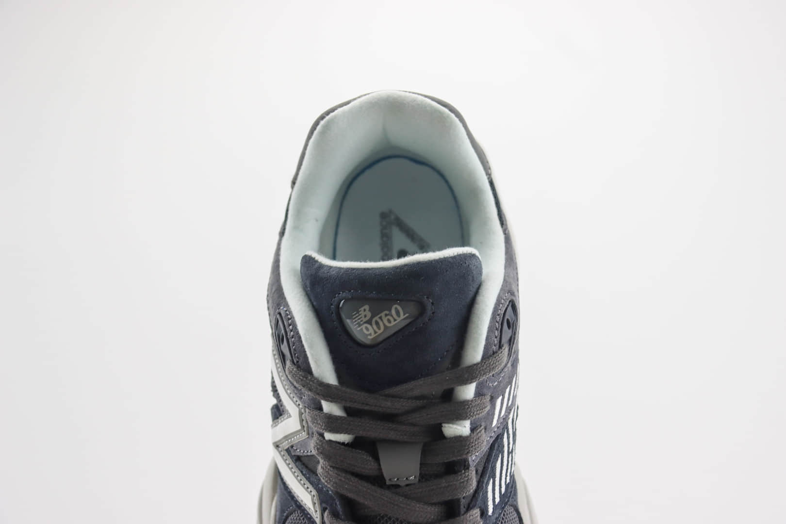 新百伦New Balance 9060纯原版本炭黑色NB9060复古慢跑鞋 莆田新百伦货源 货号：U9060JBM