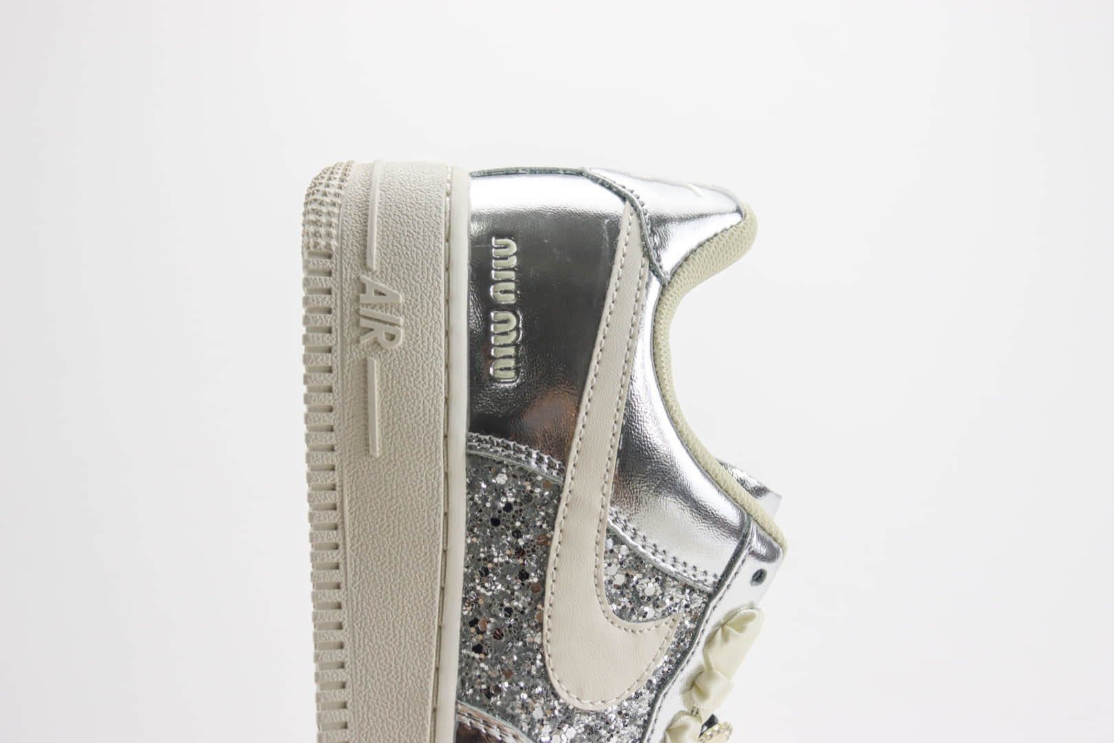 耐克Nike Air Force 1'07 Low纯原版本空军一号亮片银AF1板鞋 莆田耐克货源 货号:AF2406-010