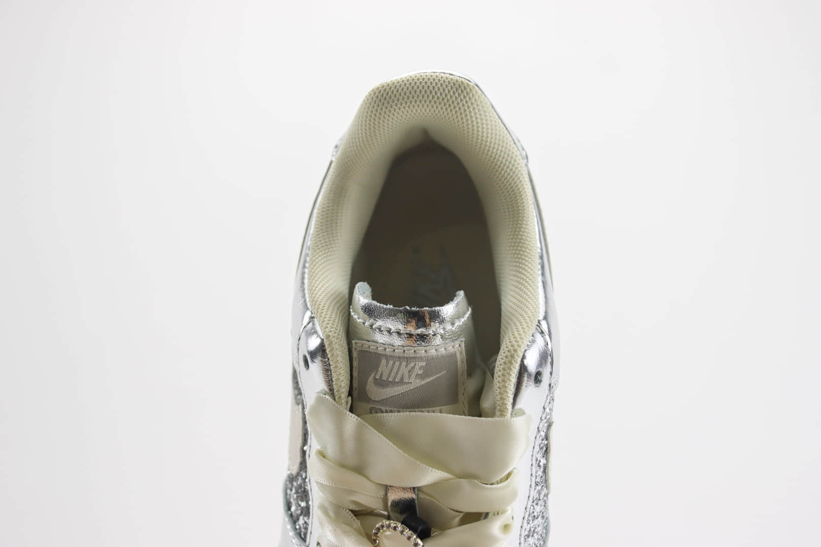 耐克Nike Air Force 1'07 Low纯原版本空军一号亮片银AF1板鞋 莆田耐克货源 货号:AF2406-010