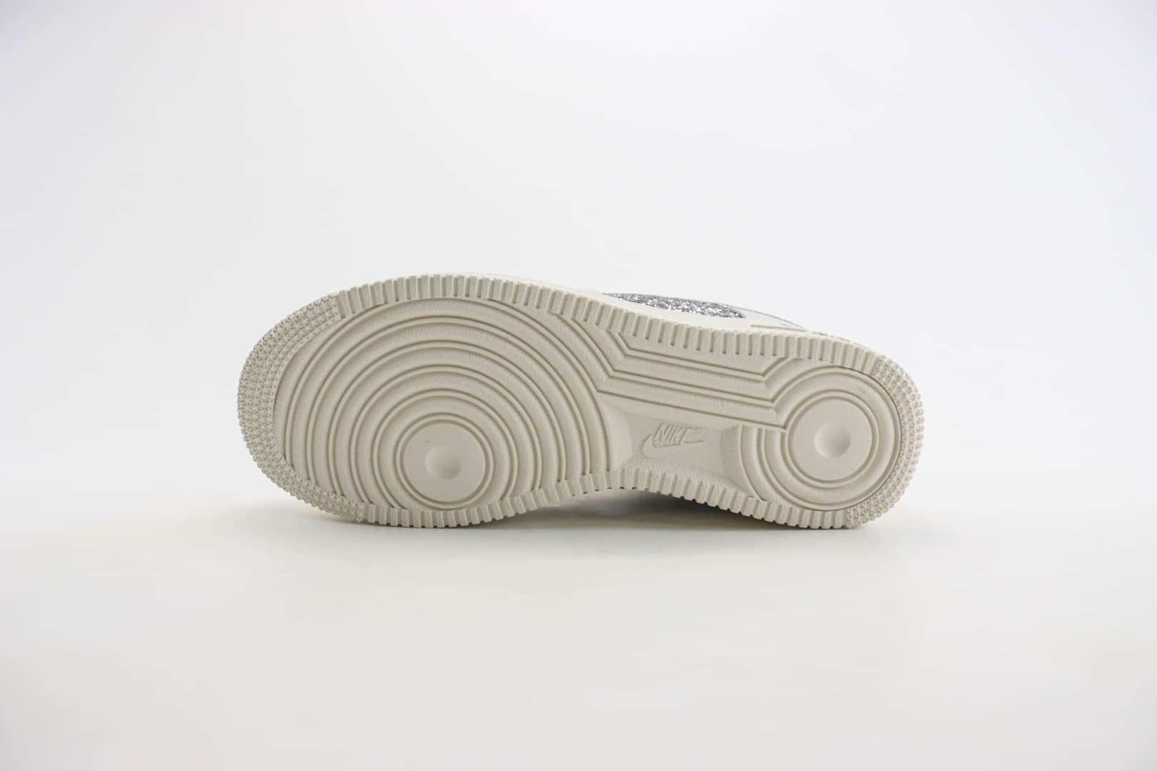 耐克Nike Air Force 1'07 Low纯原版本空军一号亮片银AF1板鞋 莆田耐克货源 货号:AF2406-010
