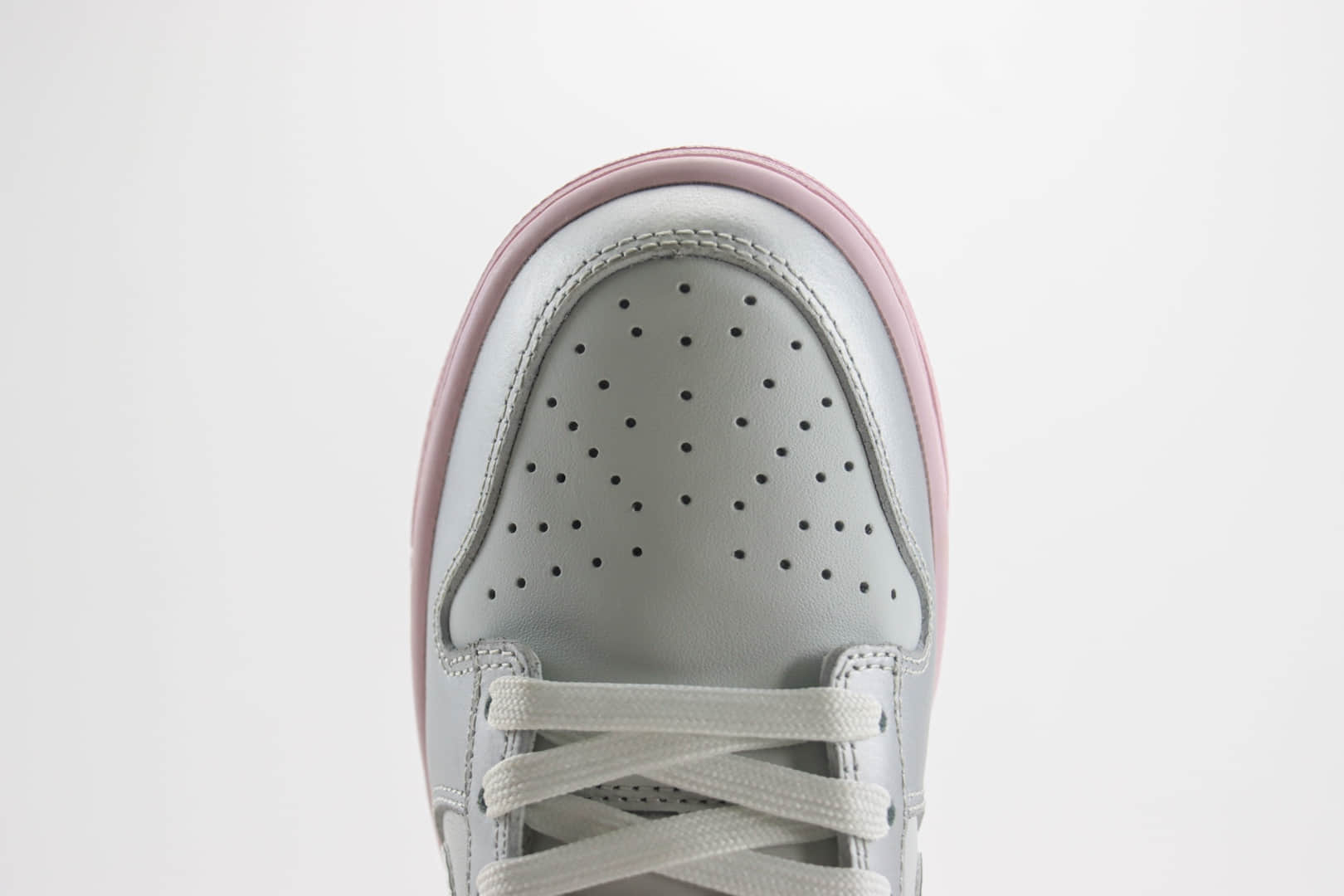 耐克Nike SB Dunk Low纯原版本低帮SB Dunk银粉板鞋 莆田耐克工厂 货号：HM3698-006