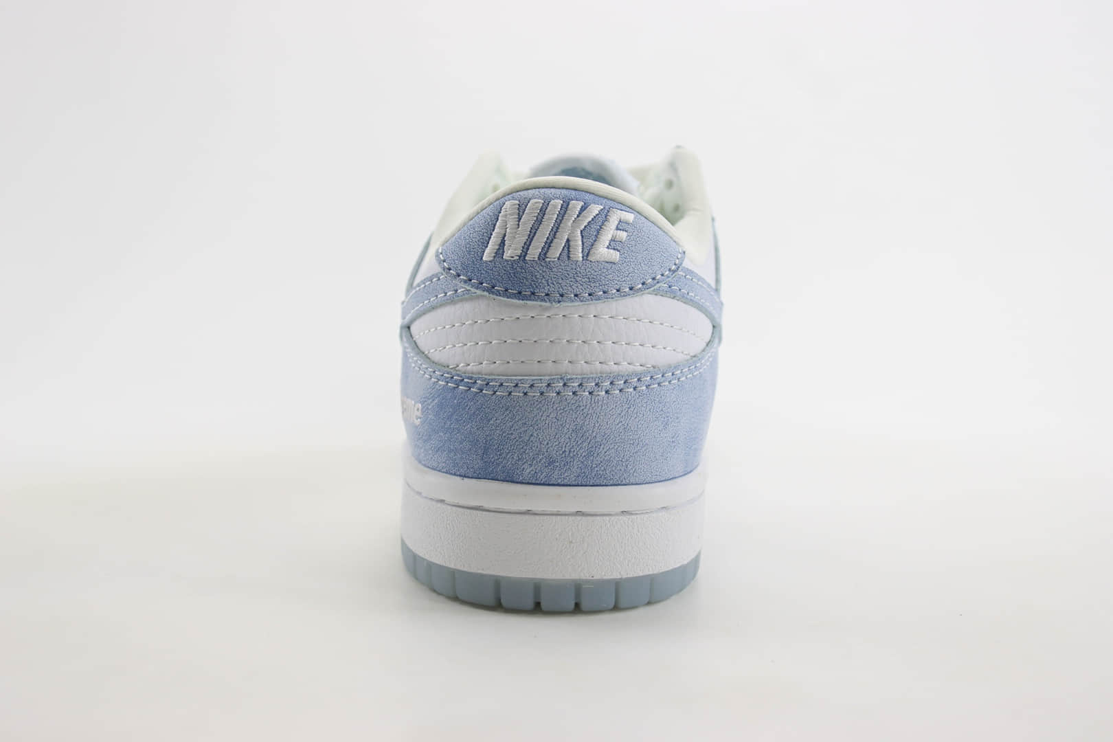 耐克Supreme x Nike SB Dunk Low纯原版本白蓝低帮SB Dunk滑板板鞋 莆田耐克货源 货号：JH8039-939