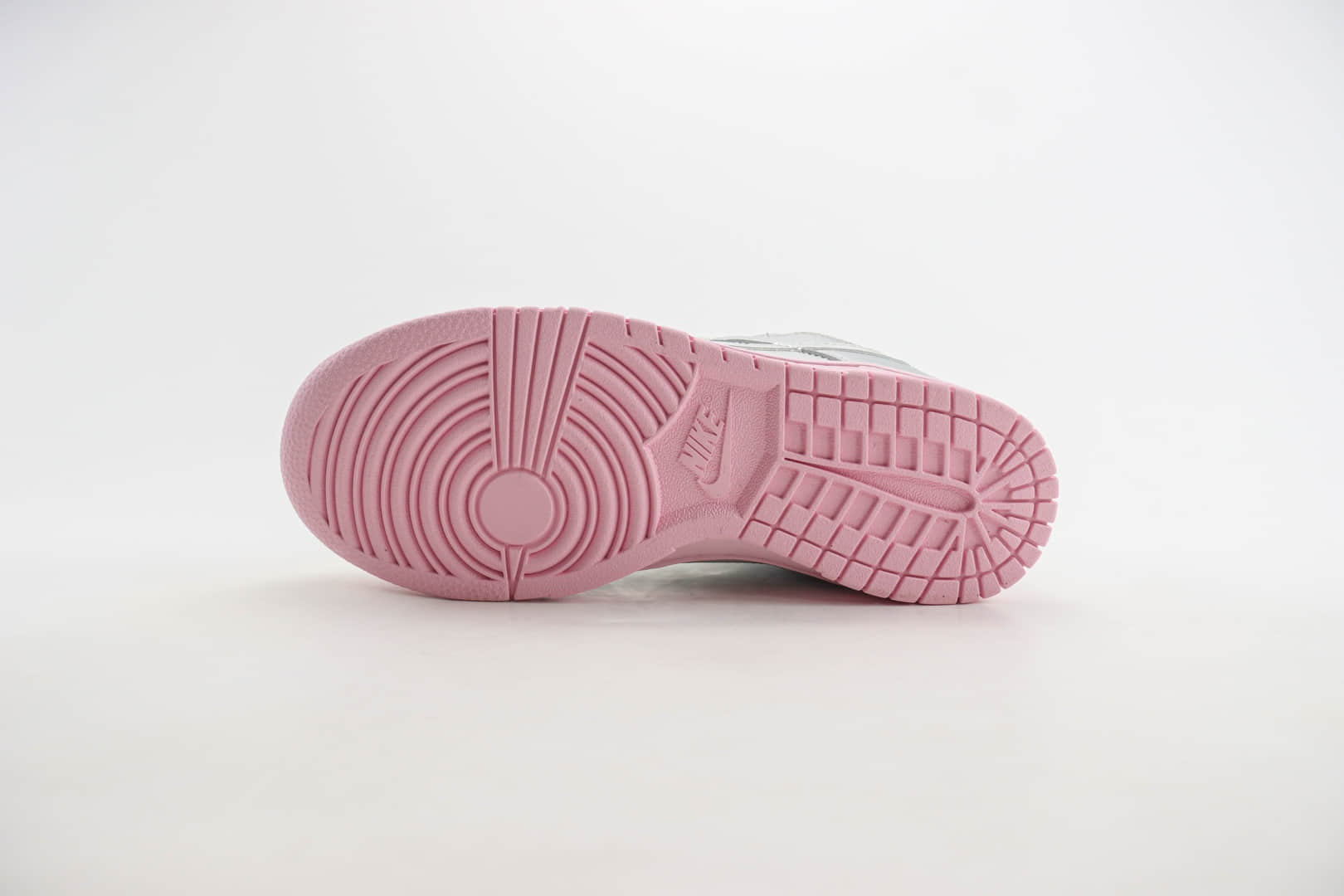 耐克Nike SB Dunk Low纯原版本低帮SB Dunk银粉板鞋 莆田耐克工厂 货号：HM3698-006