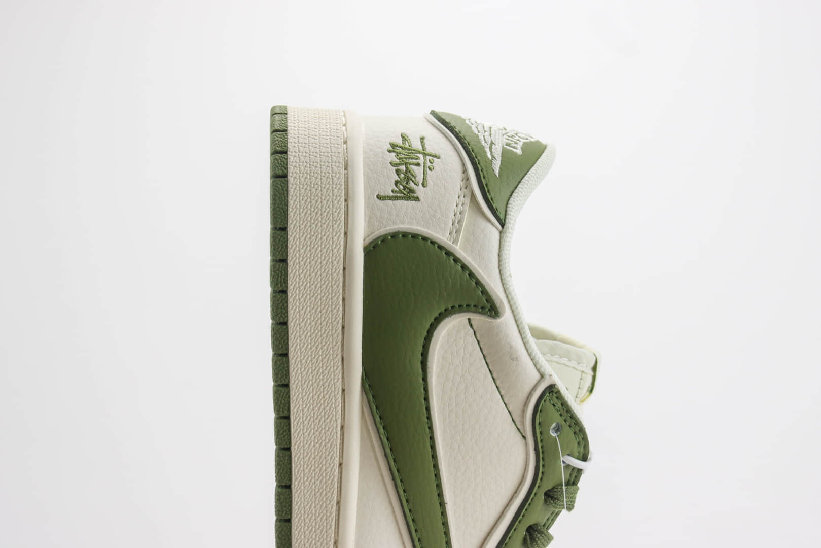 乔丹Stussy x Air Jordan 1 Low纯原版本斯图西联名AJ1白绿倒钩板鞋 莆田AJ货源 货号:DM6688-602