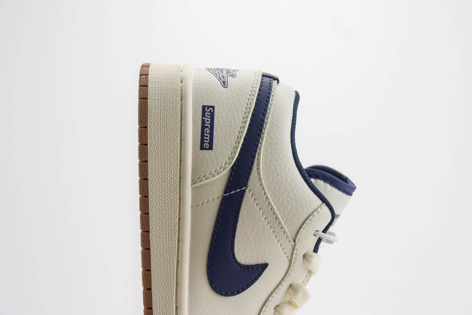 乔丹Supreme x Air Jordan 1 Low纯原版本低帮AJ1白蓝生胶Supreme联名板鞋 莆田AJ货源 货号：WG8850-011