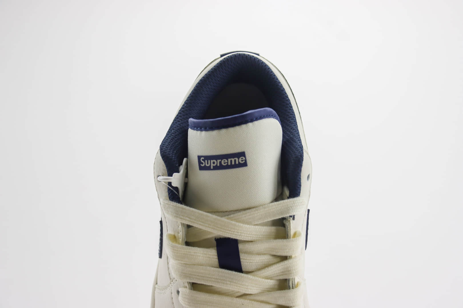 乔丹Supreme x Air Jordan 1 Low纯原版本低帮AJ1白蓝生胶Supreme联名板鞋 莆田AJ货源 货号：WG8850-011