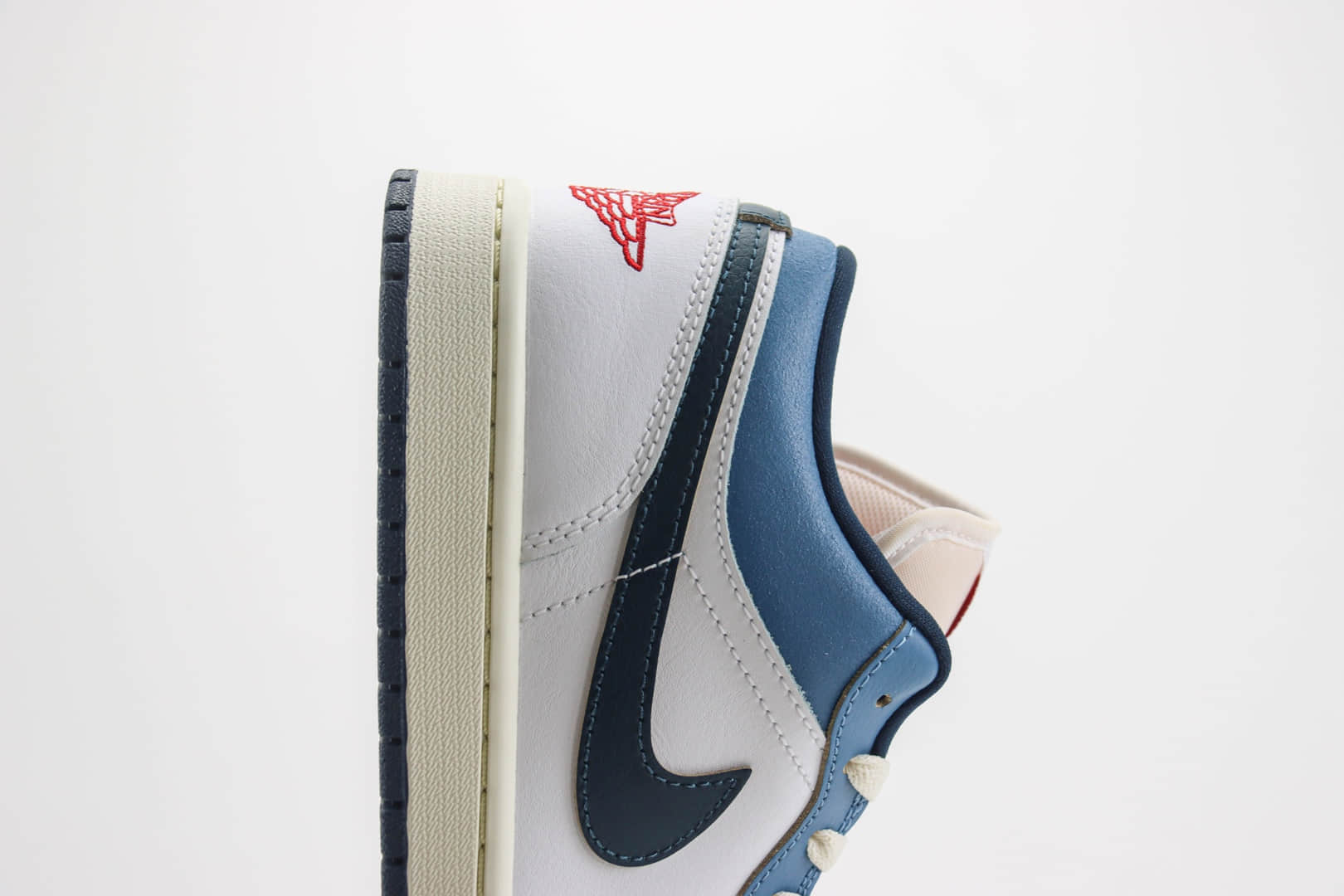 乔丹Air Jordan 1 Low纯原版本白蓝鸳鸯勾AJ1低帮板鞋 莆田AJ货源 货号：HM3711-144