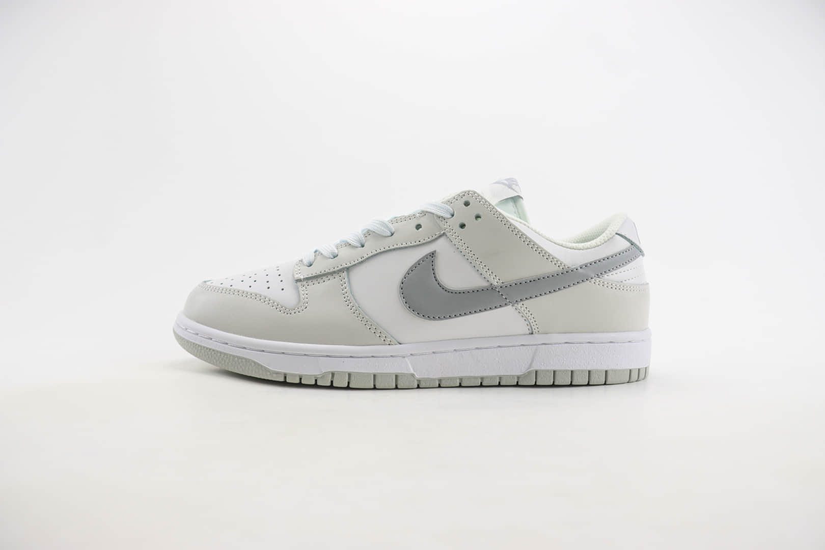 耐克Nike SB Dunk Low纯原版本低帮SB Dunk灰白色滑板板鞋 莆田耐克代理 货号：DV0831-106