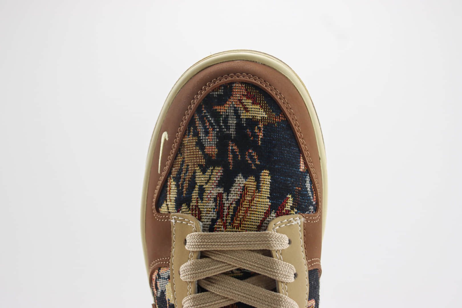 耐克Nike SB Dunk Low x CLOT联名款低帮DUNK棕彩涂鸦板鞋 莆田DUNK货源 货号:XB3802-356 耐克Nike SB Dunk Low x CLOT联名款低帮DUNK棕彩涂鸦板鞋 莆田DUNK货源 货号:XB3802-356