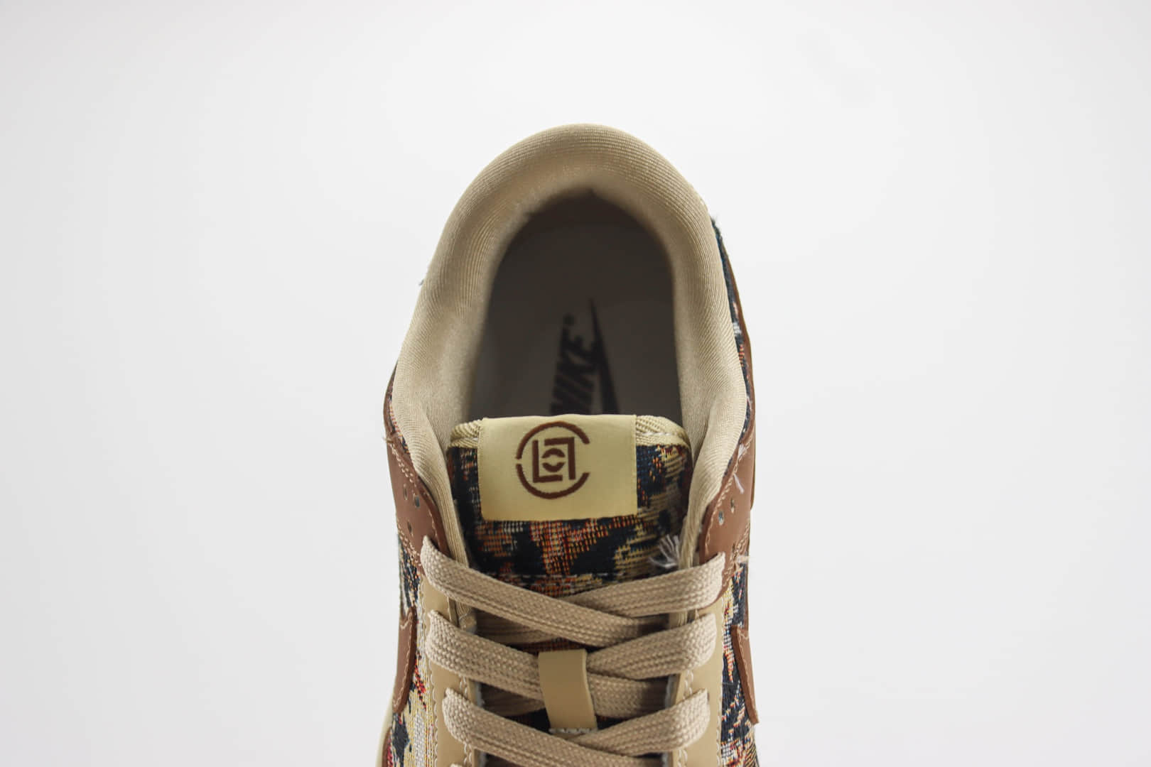 耐克Nike SB Dunk Low x CLOT联名款低帮DUNK棕彩涂鸦板鞋 莆田DUNK货源 货号:XB3802-356 耐克Nike SB Dunk Low x CLOT联名款低帮DUNK棕彩涂鸦板鞋 莆田DUNK货源 货号:XB3802-356