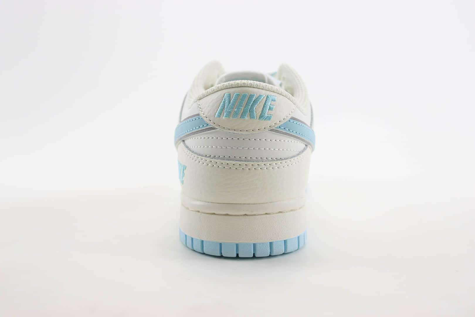 耐克Nike SB Dunk Low纯原版本低帮SB Dunk米白蓝板鞋 莆田耐克货源 货号:KK1888-009
