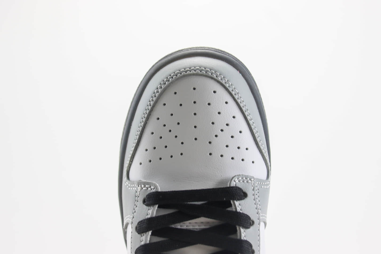 耐克Nike SB Dunk Low纯原版本低帮DUNK灰白闪阴勾配色板鞋 莆田DUNK工厂 货号:HQ3462-191 耐克Nike SB Dunk Low纯原版本低帮DUNK灰白闪阴勾配色板鞋 莆田DUNK工厂 货号:HQ3462-191