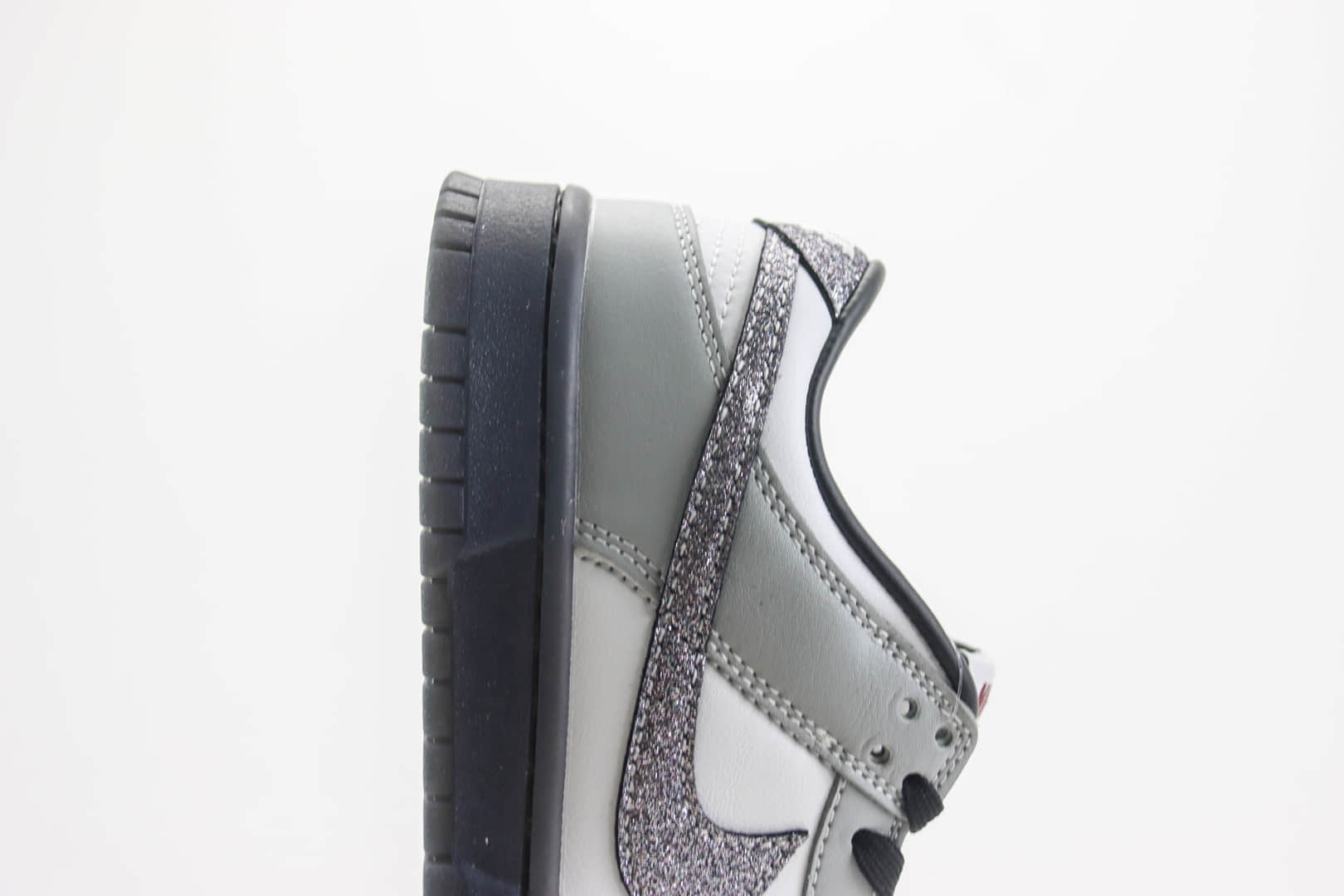 耐克Nike SB Dunk Low纯原版本低帮DUNK灰白闪阴勾配色板鞋 莆田DUNK工厂 货号:HQ3462-191 耐克Nike SB Dunk Low纯原版本低帮DUNK灰白闪阴勾配色板鞋 莆田DUNK工厂 货号:HQ3462-191