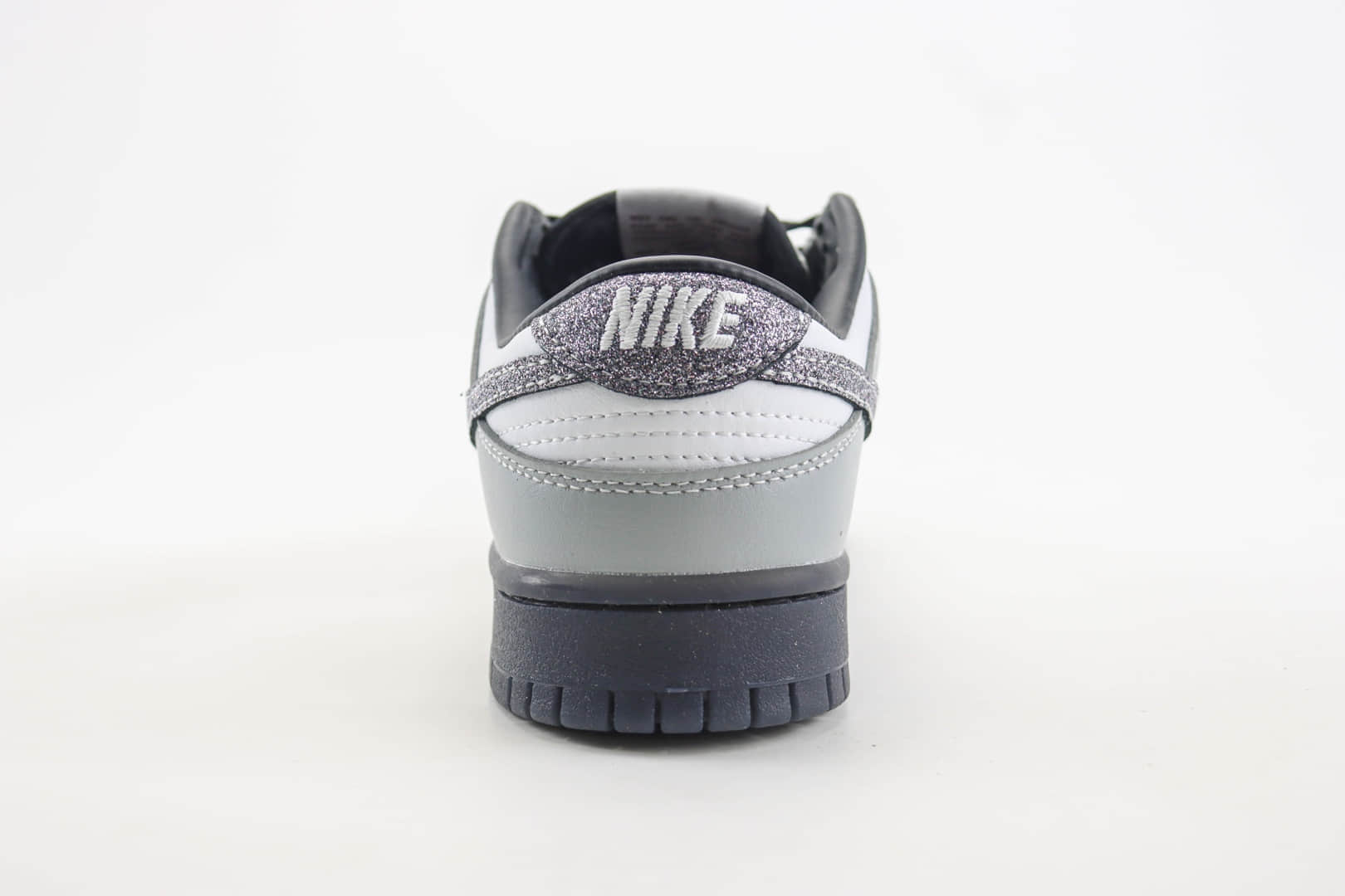 耐克Nike SB Dunk Low纯原版本低帮DUNK灰白闪阴勾配色板鞋 莆田DUNK工厂 货号:HQ3462-191 耐克Nike SB Dunk Low纯原版本低帮DUNK灰白闪阴勾配色板鞋 莆田DUNK工厂 货号:HQ3462-191