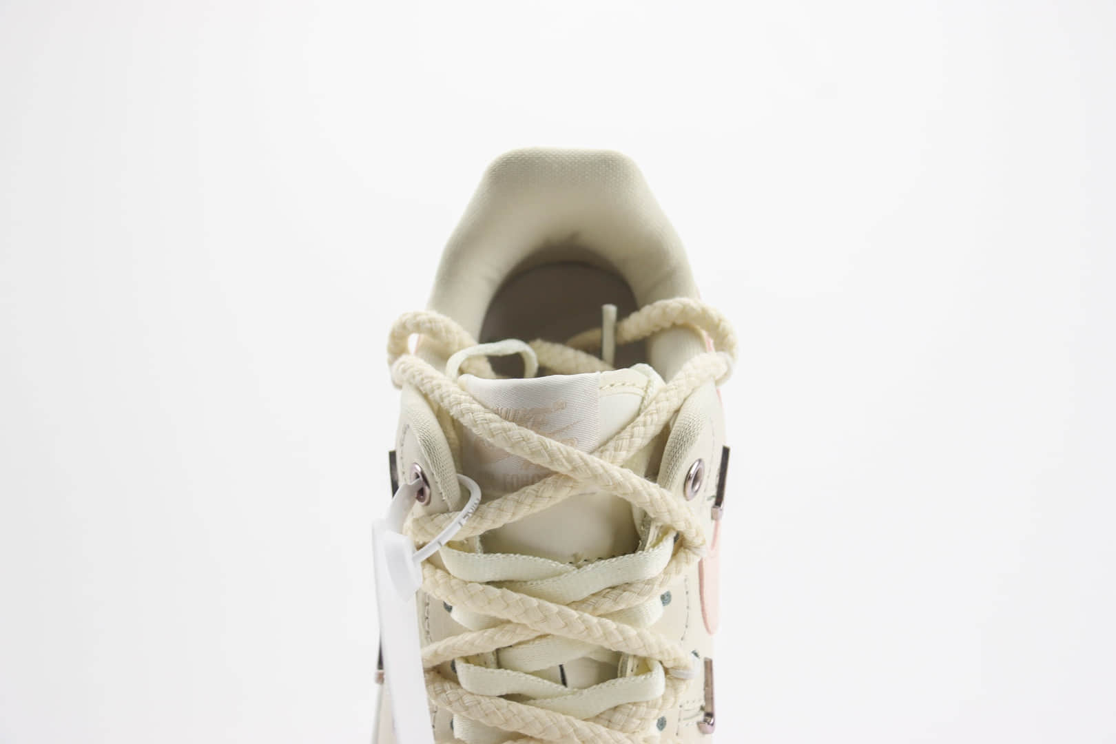 耐克Nike Air Force 1 Mid纯原版本空军一号中帮AF1米黄粉四小勾绑带板鞋 莆田耐克货源 货号：FC8110-181