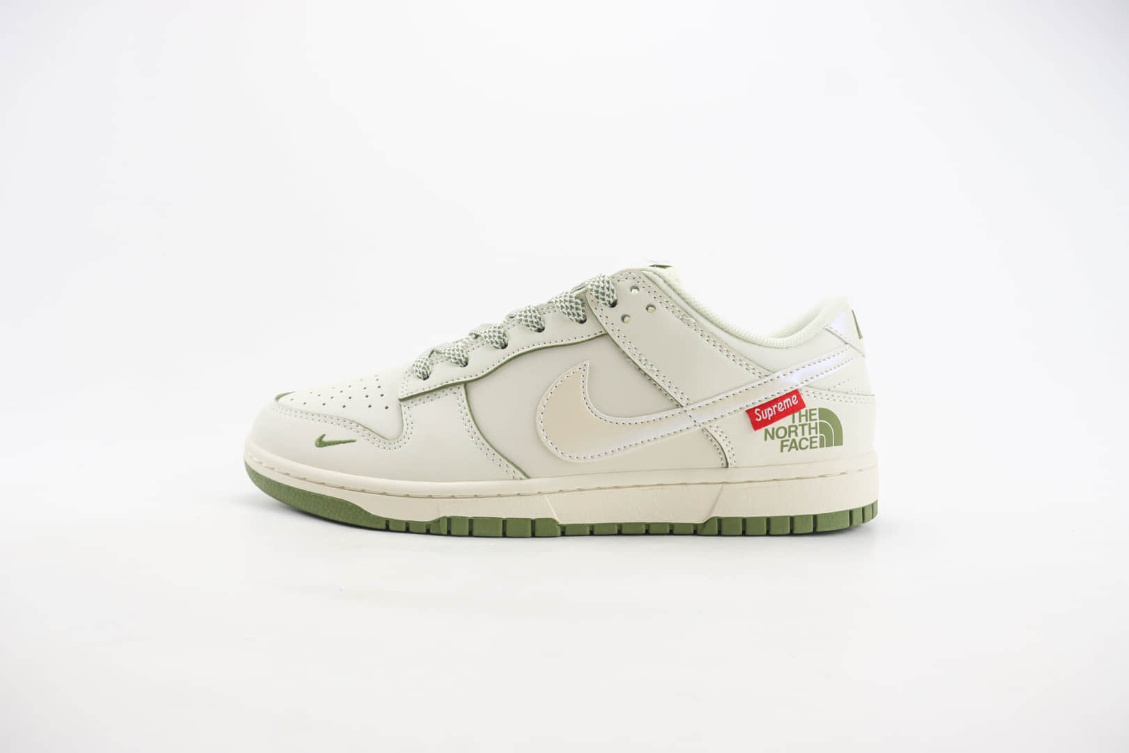 耐克Supreme x Nike Dunk Low x The North Face纯原版本北面联名Dunk米绿色Supreme板鞋 莆田耐克工厂 货号:XX2025-638