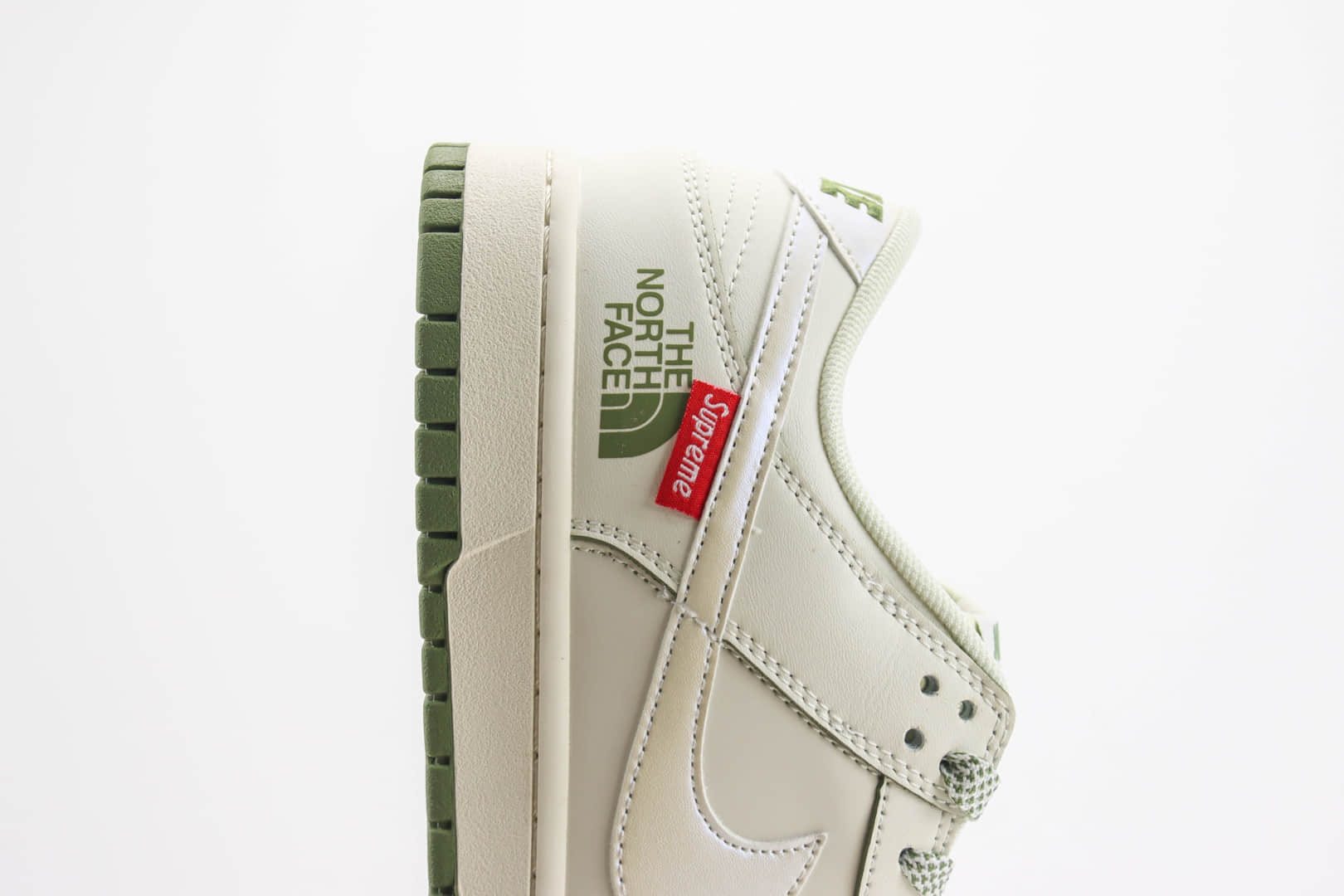 耐克Supreme x Nike Dunk Low x The North Face纯原版本北面联名Dunk米绿色Supreme板鞋 莆田耐克工厂 货号:XX2025-638