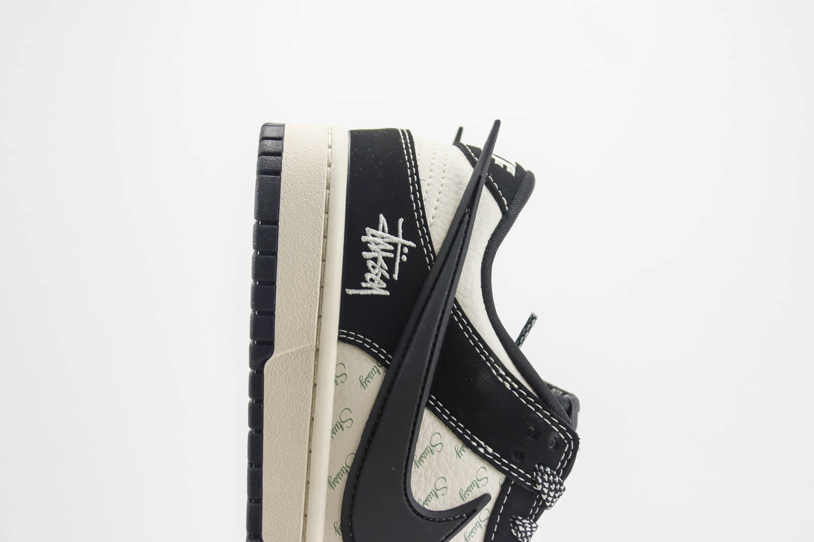 耐克Nike SB Dunk Low x Stussy纯原版本低帮SB DUNK斯图西联名款板鞋 莆田DUNK货源 货号：XX2025-358