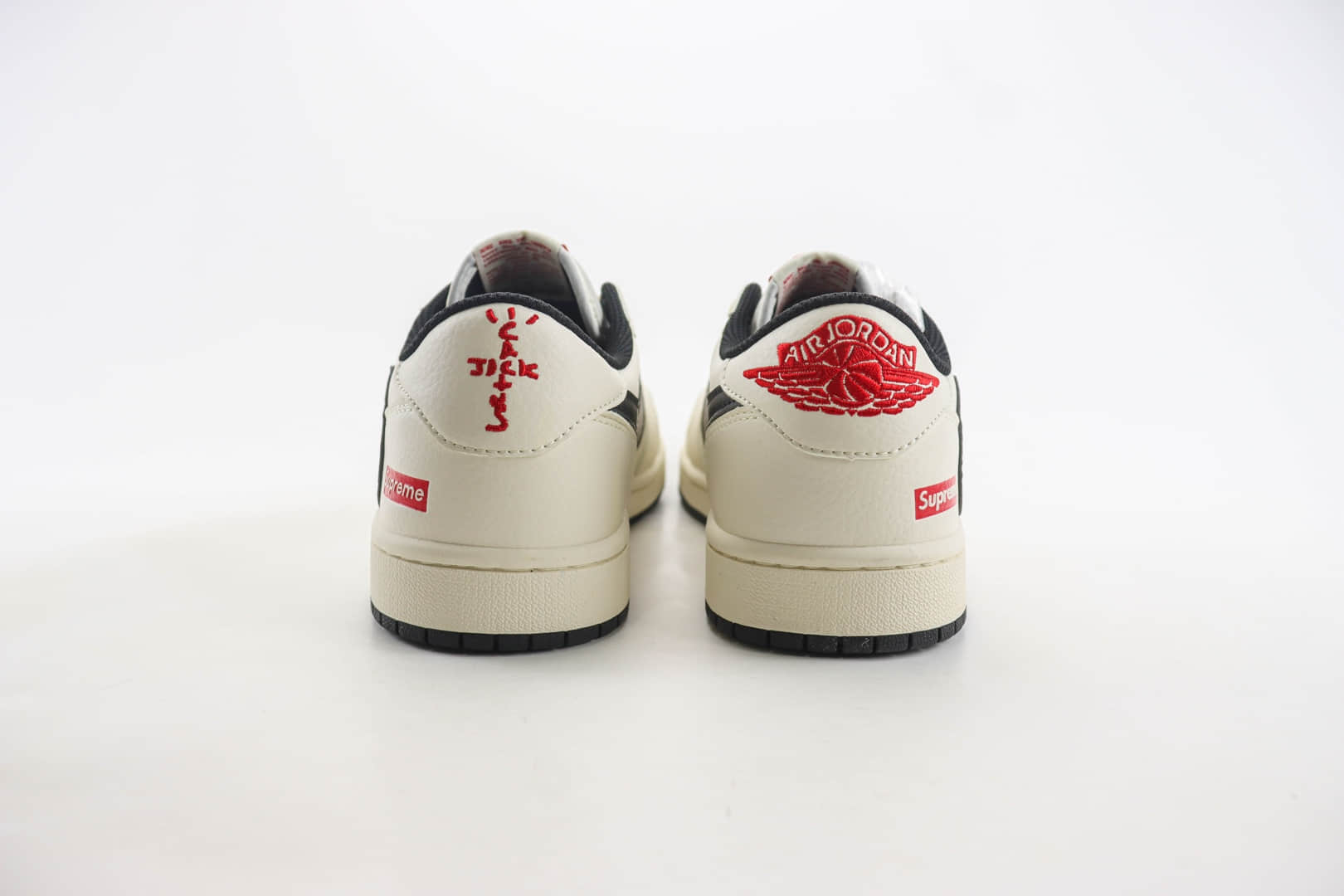 乔丹Supreme x Air Jordan 1 Low纯原版本低帮AJ1联名Supreme白黑倒钩板鞋 莆田AJ货源 货号:LJ5188-023