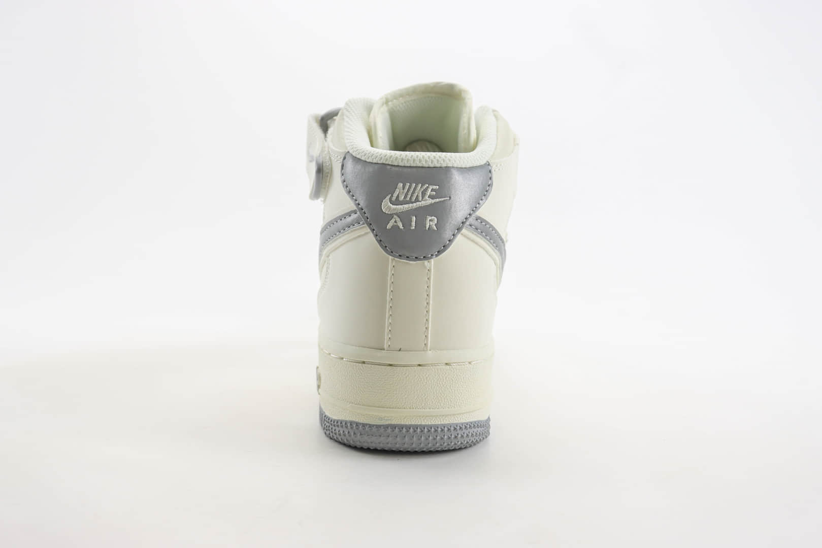 耐克Nike Air Force 1 Mid纯原版本中帮空军一号AF1米灰色板鞋 莆田耐克代理 货号:SH0235-522