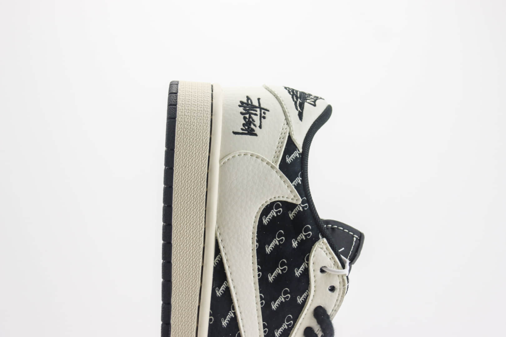 乔丹Stussy x Air Jordan 1 Low纯原版本AJ1黑白倒钩斯图西联名板鞋 莆田AJ工厂 货号:SJ2068-128