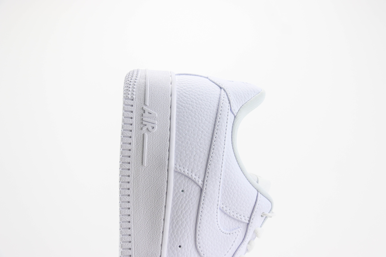 耐克Nike Air Force 1 ‘07 Low纯原版本空军一号AF1万圣节面具纯白运动板鞋 莆田天花板AF1 货号：IB4025-100