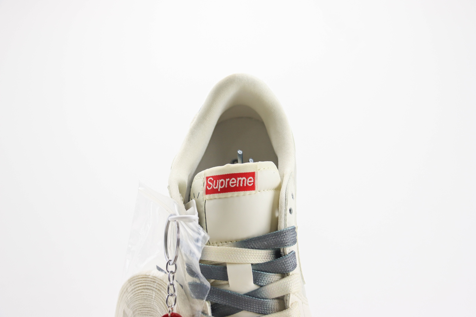 乔丹Supreme x Air Jordan 1 Low纯原版本低帮AJ1倒钩白灰Supreme联名篮球鞋 莆田AJ货源 货号:BB7518-001