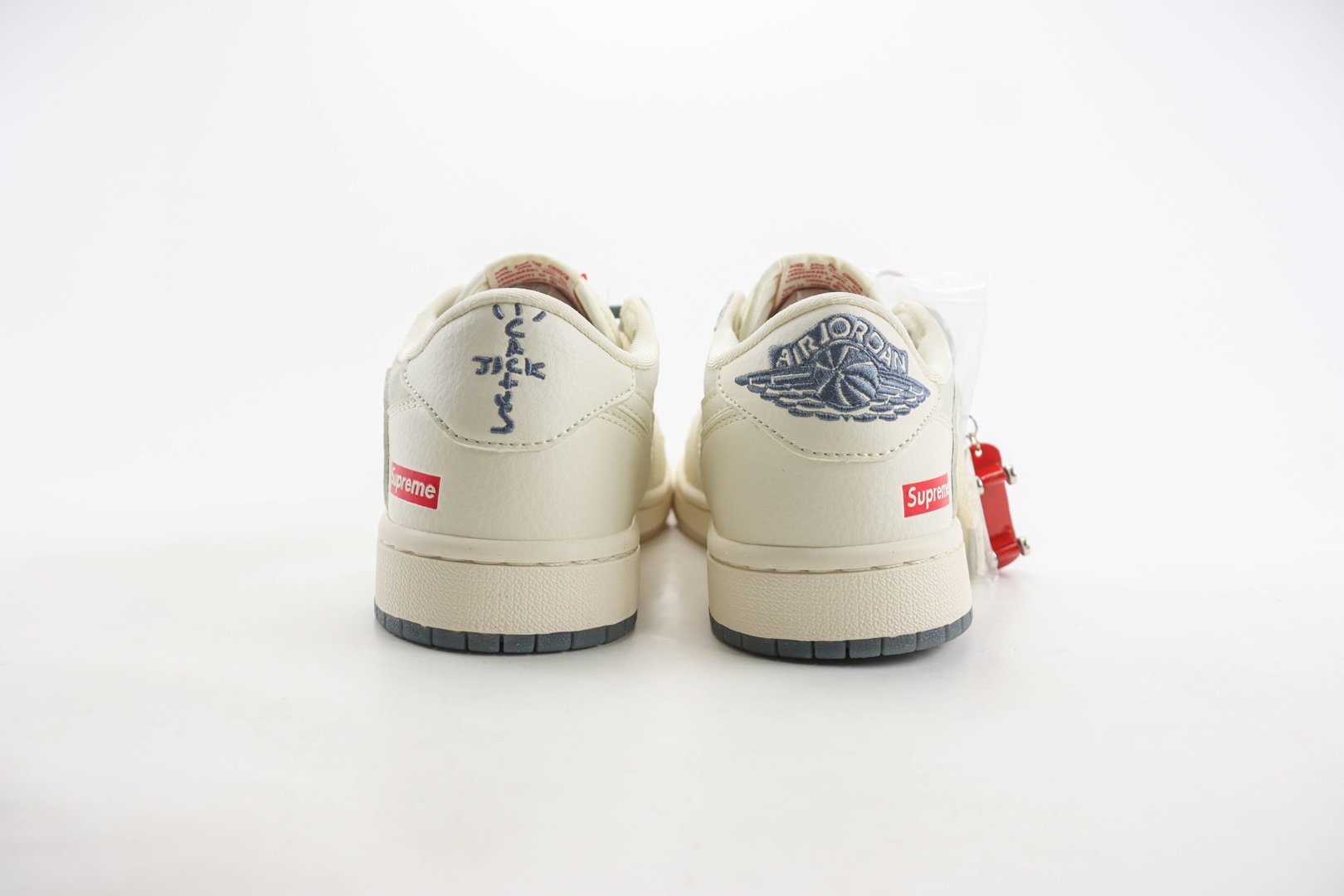 乔丹Supreme x Air Jordan 1 Low纯原版本低帮AJ1倒钩白灰Supreme联名篮球鞋 莆田AJ货源 货号:BB7518-001