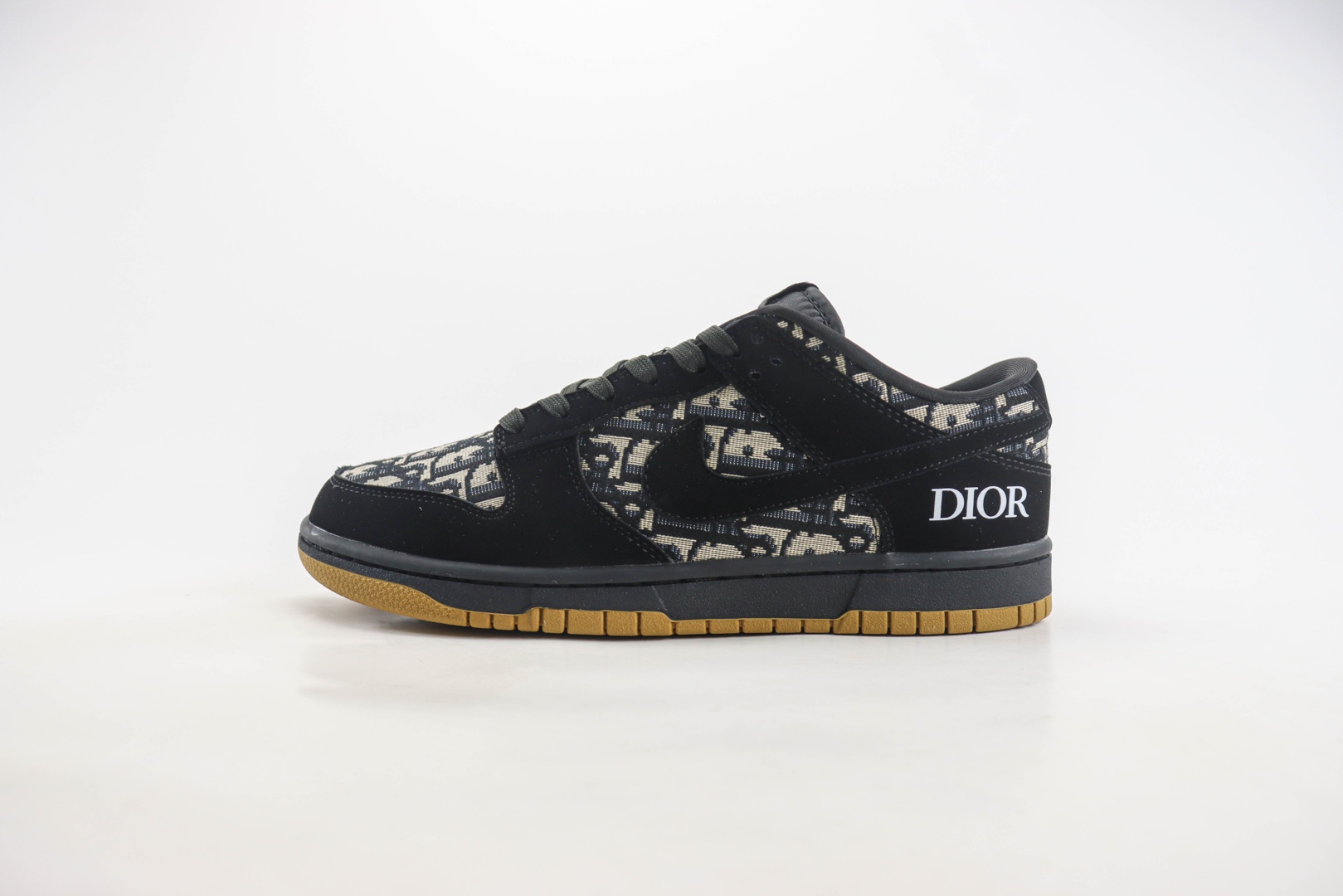 耐克Dior x Nike SB Dunk Low纯原版本低帮SB Dunk黑麂皮迪奥联名板鞋 莆田天花板Dunk 货号：KK1333-017
