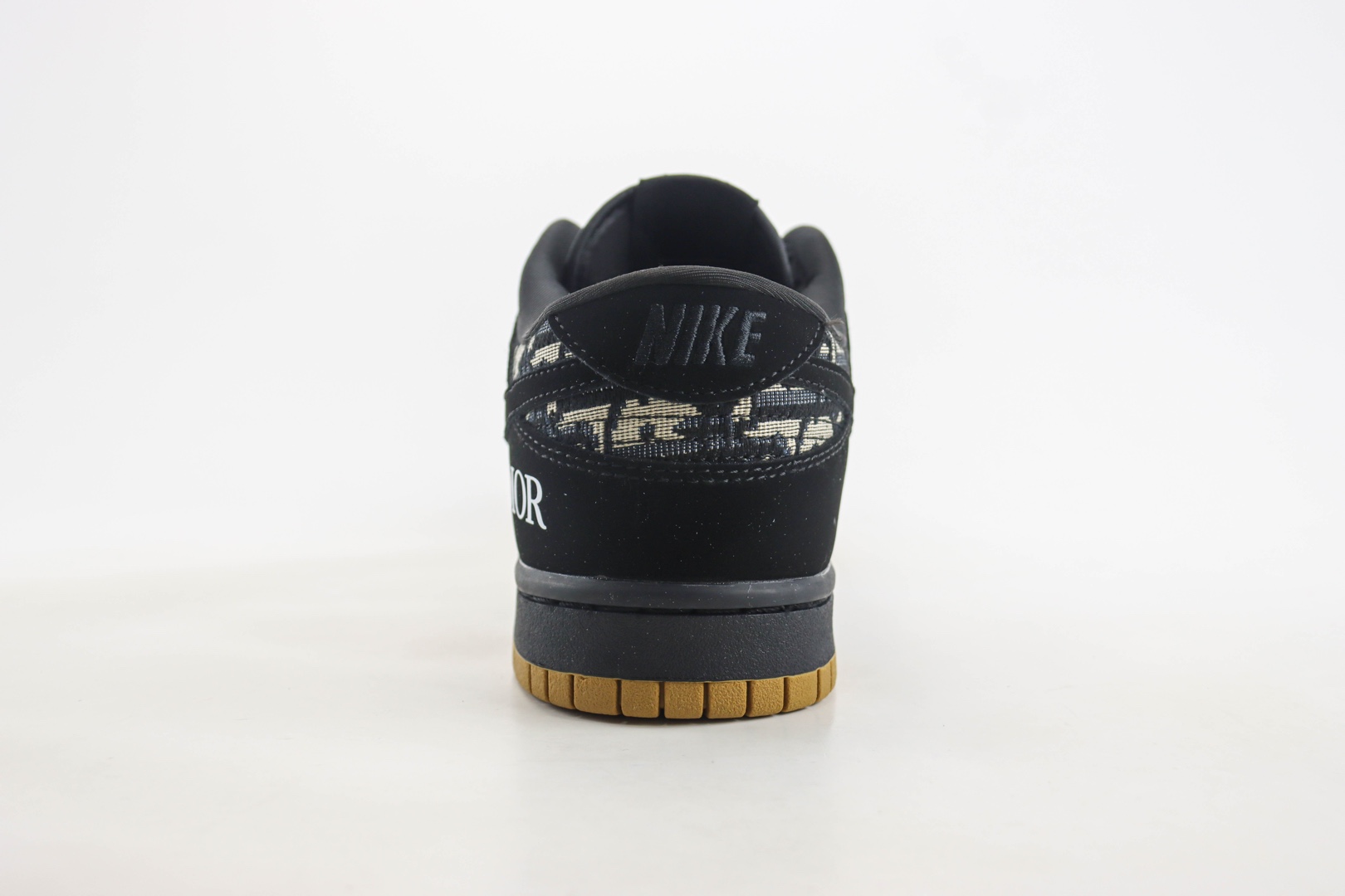 耐克Dior x Nike SB Dunk Low纯原版本低帮SB Dunk黑麂皮迪奥联名板鞋 莆田天花板Dunk 货号：KK1333-017