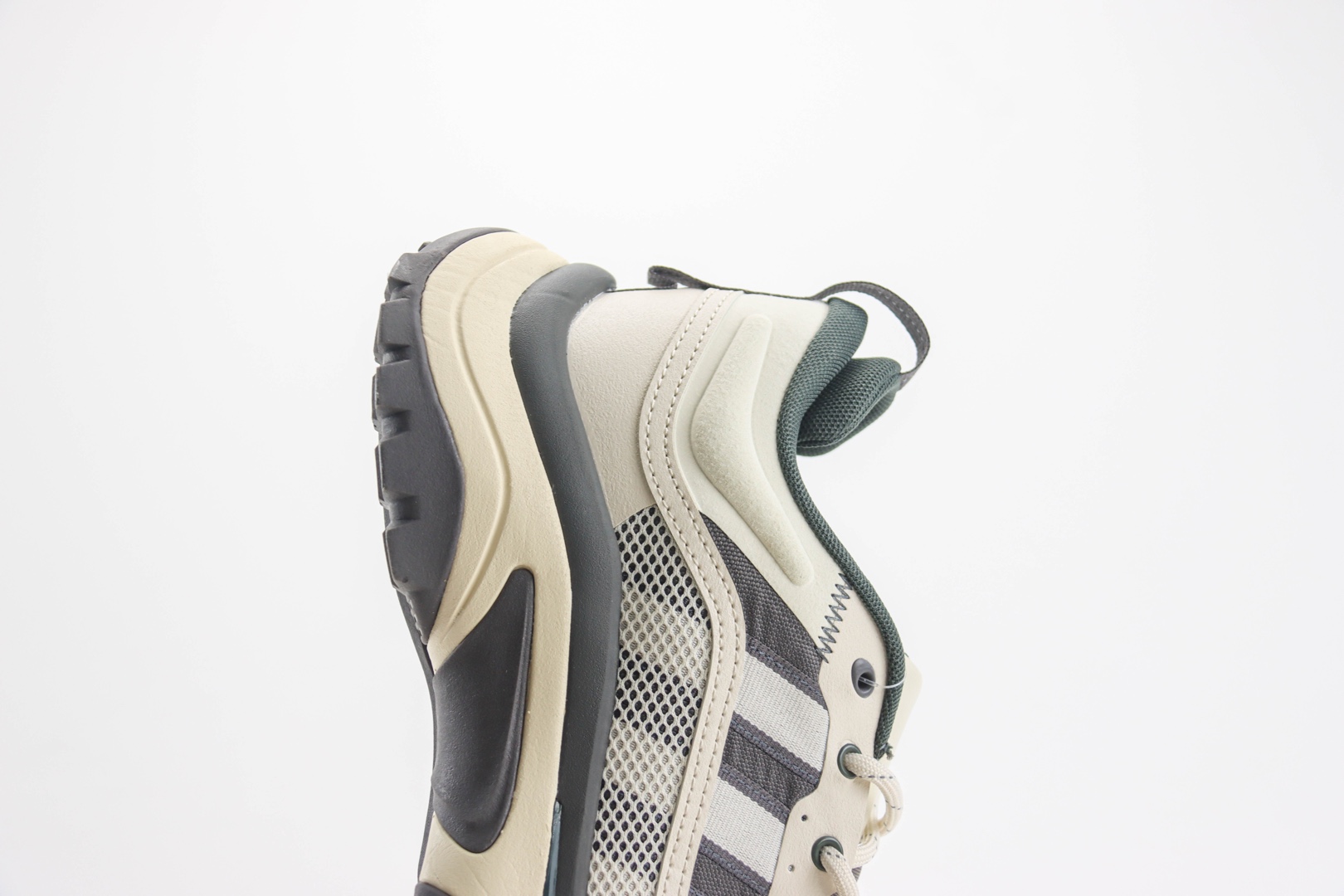 阿迪达斯adidas Citywowlk MT纯原版本米灰绿厚底增高运动鞋 莆田阿迪达斯货源 货号：IH7236