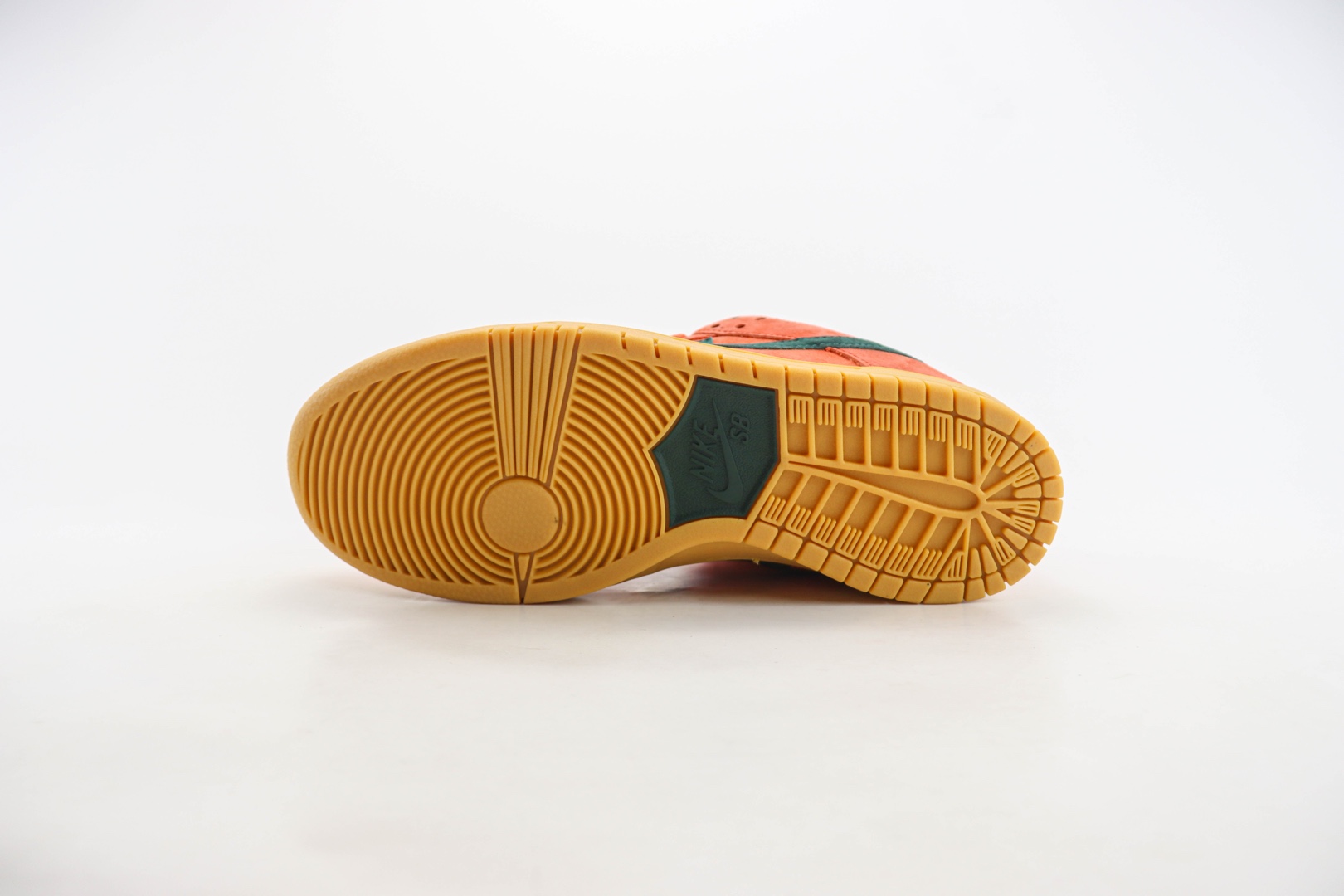 耐克Nike SB Dunk Low纯原版本低帮SB Dunk麂皮橙生胶滑板板鞋 莆田耐克代理 货号：HF3704-800