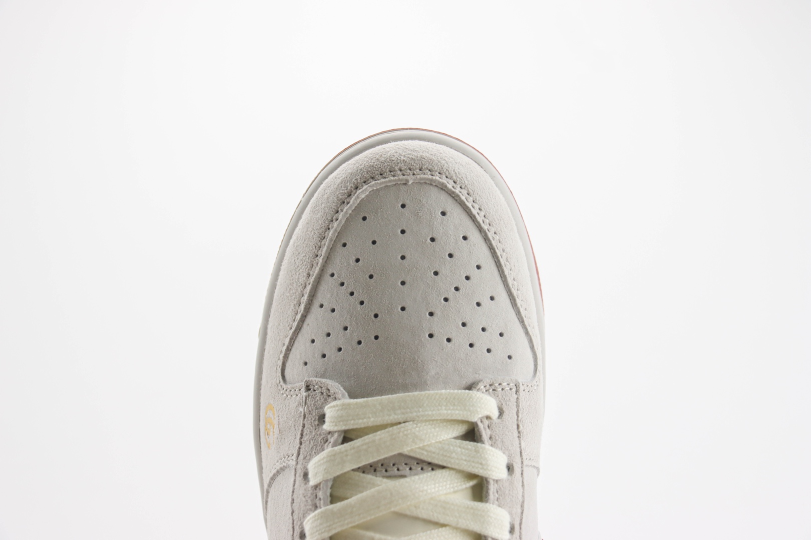 耐克Gucci x Nike SB Dunk Low纯原版本低帮SB Dunk蛇年限定灰红麂皮中国结Gucci联名低帮板鞋 莆田耐克货源 货号:XX3168-111