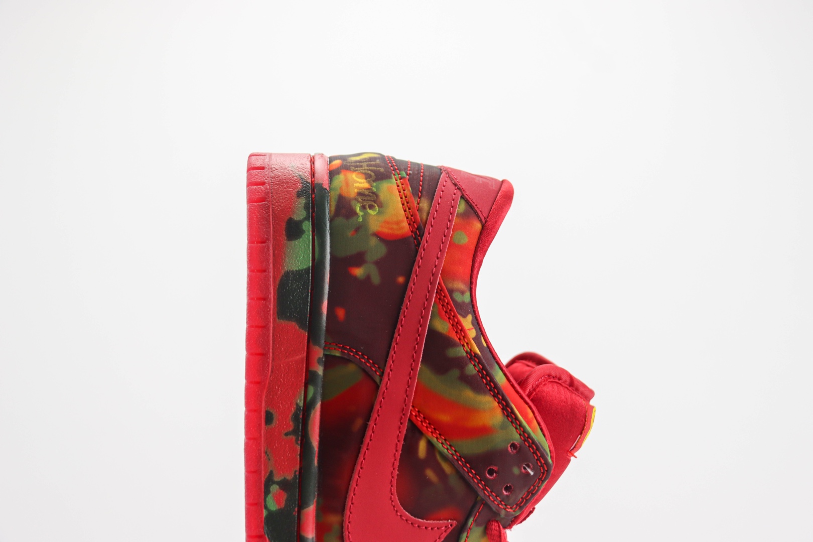 耐克The Wizard of Oz x Nike SB Dunk Low纯原版本低帮SB Dunk迷彩红花卉撕撕乐滑板板鞋 莆田天花板Dunk 货号:FZ1291-600