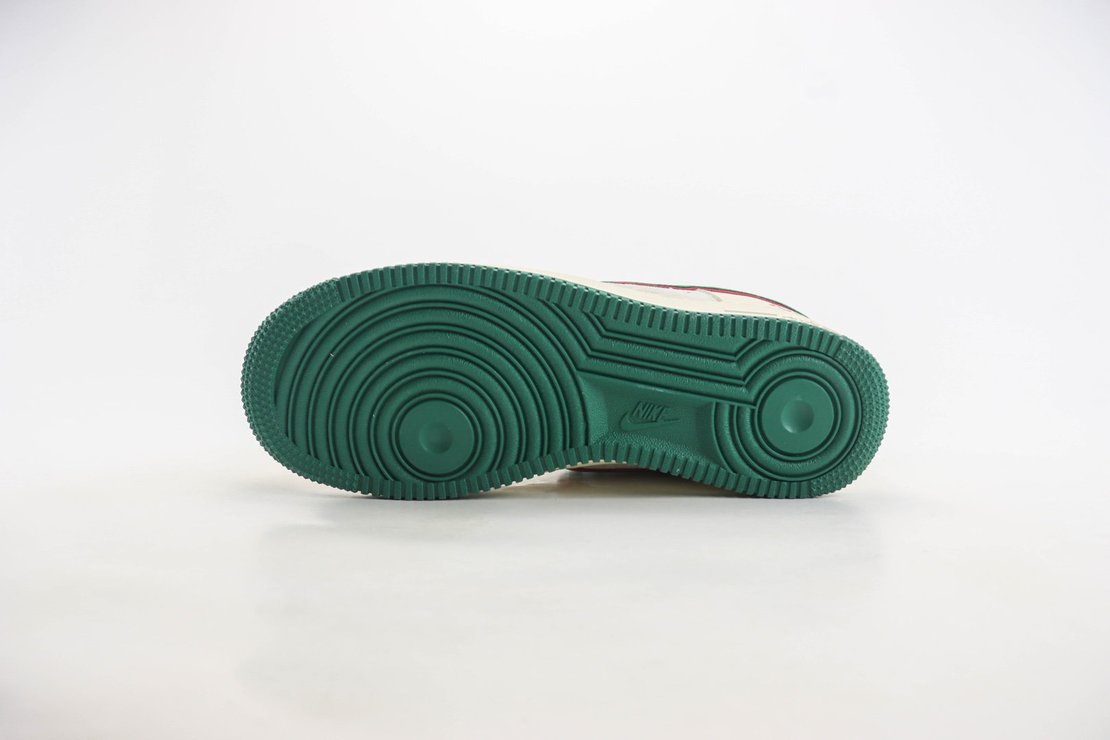 耐克Nike Air Force 1'07 Low“Christmas”纯原版本空军一号AF1圣诞节限定低帮休闲运动板鞋 莆田耐克工厂 货号：DF0188-034