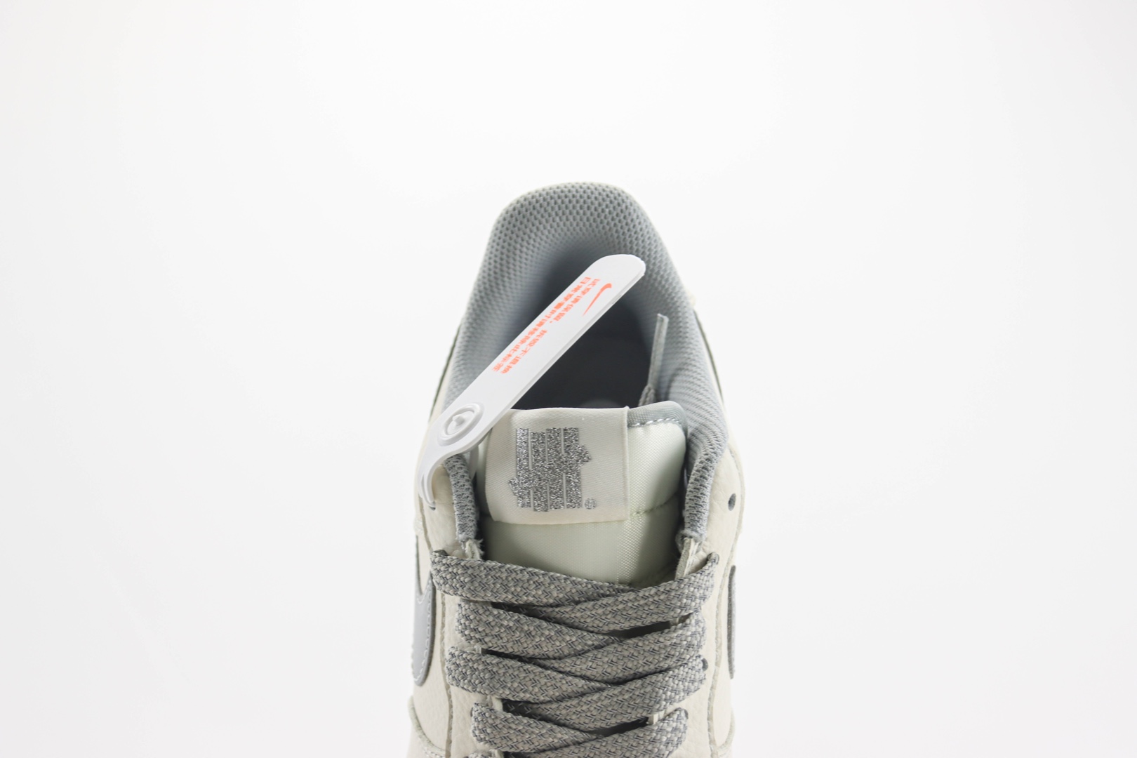 耐克Undefeated x Nike Air Force 1 Low纯原版本空军一号AF1米灰低帮板鞋 莆田耐克货源 货号：UN6695-288