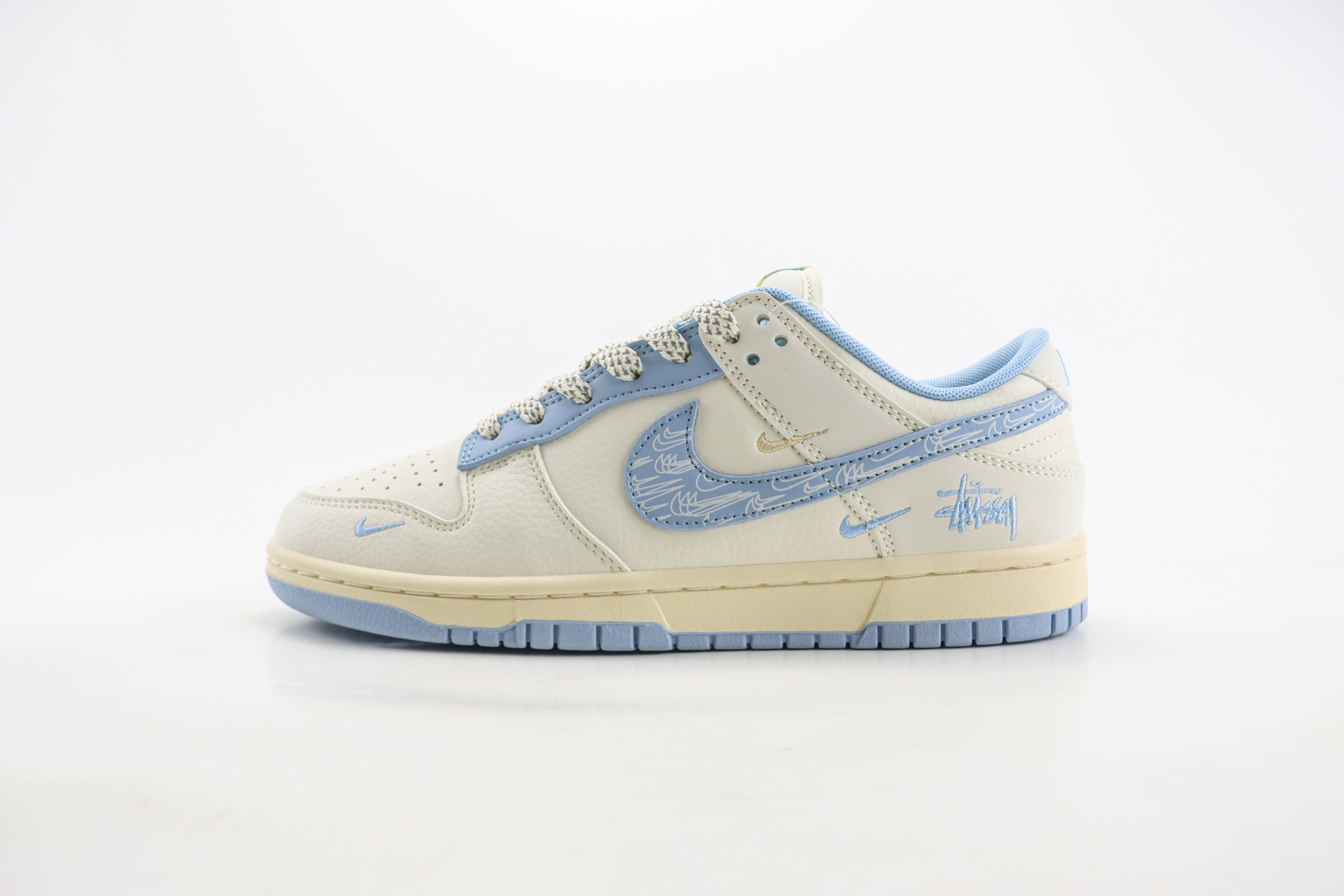 耐克Stussy x Nike SB Dunk Low纯原版本斯图西联名SB Dunk米蓝色多勾印花板鞋 莆田耐克代理 货号:XS6088-503