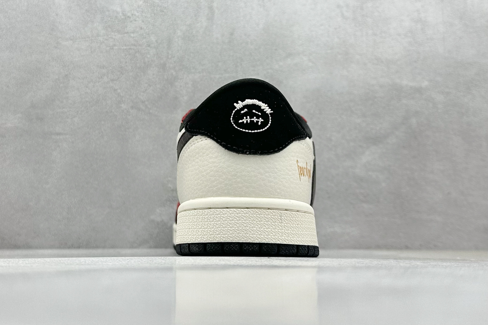 乔丹Travis Scott x Fragment Design x Air Jordan 1 Low纯原版本闪电倒钩联名AJ1拼接酒红TS休闲低帮板鞋 莆田AJ货源 货号:LD2025-012