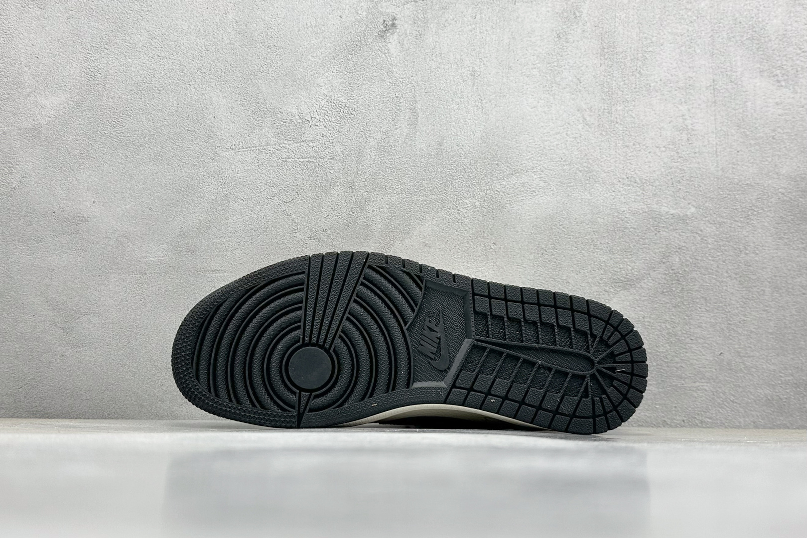 乔丹Travis Scott x Fragment Design x Air Jordan 1 Low纯原版本闪电倒钩联名AJ1拼接酒红TS休闲低帮板鞋 莆田AJ货源 货号:LD2025-012