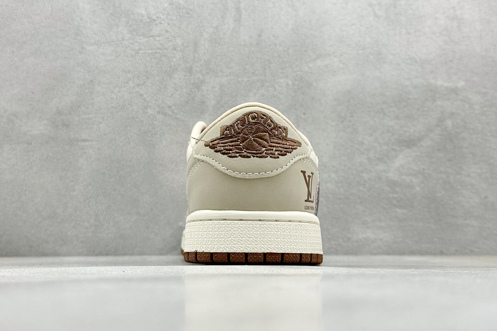 乔丹Travis Scott x Fragment Design x Air Jordan 1 Low纯原版本闪电倒钩联名AJ1花勾鬼脸LV路易威登低帮板鞋 莆田AJ工厂 货号:XS2024-060