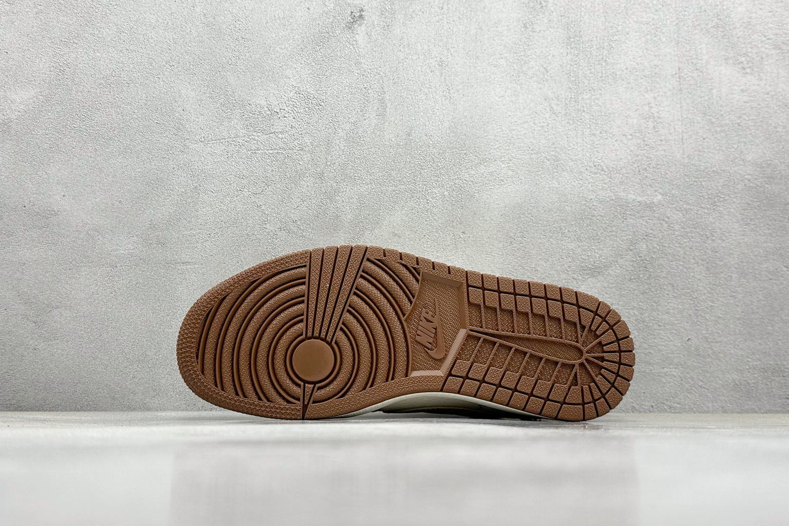 乔丹Travis Scott x Fragment Design x Air Jordan 1 Low纯原版本闪电倒钩联名AJ1花勾鬼脸LV路易威登低帮板鞋 莆田AJ工厂 货号:XS2024-060