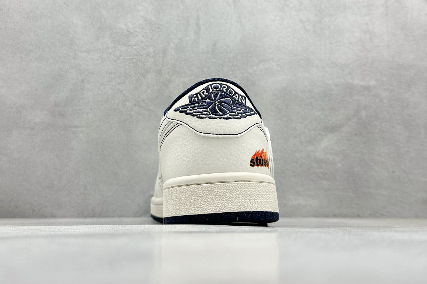 乔丹Stussy x Air Jordan 1 Low纯原版本斯图西联名AJ1灰线火焰低帮板鞋 莆田AJ代理 货号:ZH2598-230