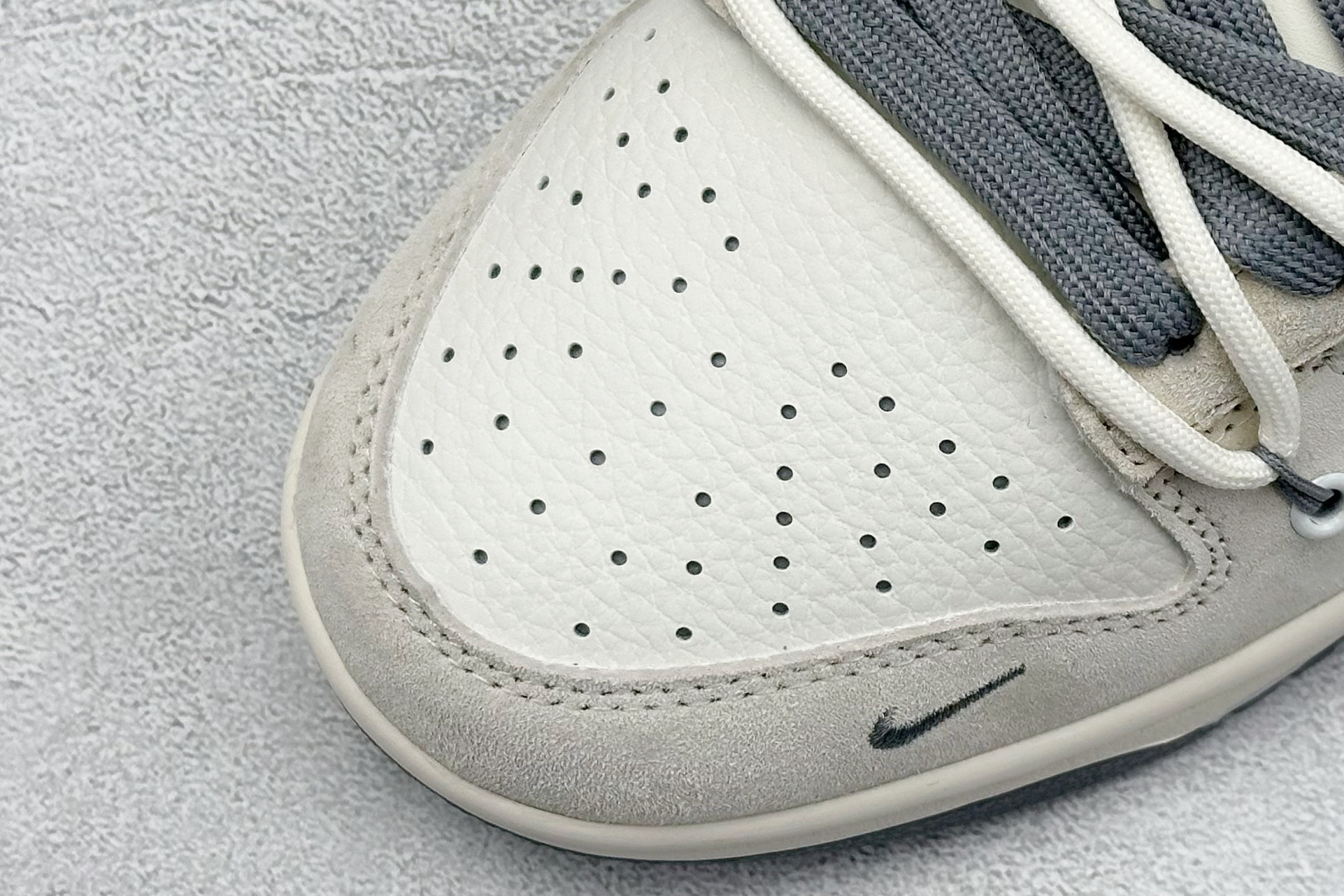 耐克Stussy x Nike SB Dunk Low纯原版本斯图西联名SB Dunk绑带猪八灰勾低帮板鞋 莆田耐克货源 货号：DM6868-093