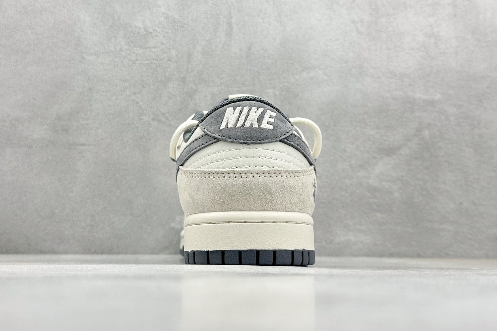 耐克Stussy x Nike SB Dunk Low纯原版本斯图西联名SB Dunk绑带猪八灰勾低帮板鞋 莆田耐克货源 货号：DM6868-093