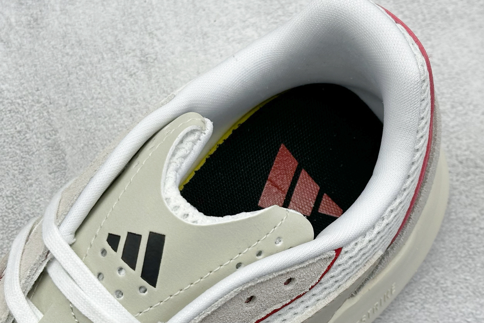 阿迪达斯adidas LightBlaze纯原版本白红黑耐磨减震专业跑步鞋 莆田阿迪达斯工厂 货号：JQ9967