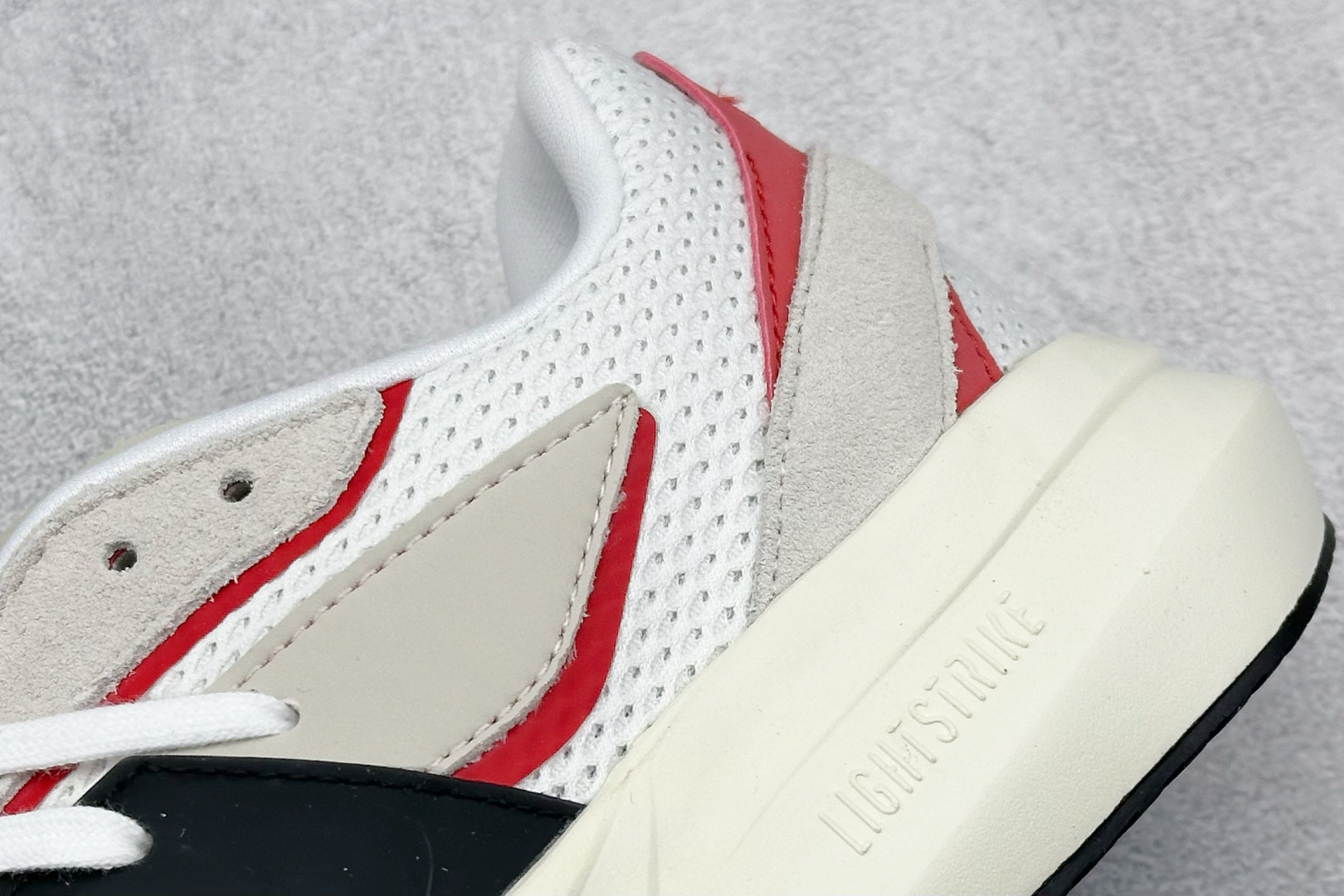 阿迪达斯adidas LightBlaze纯原版本白红黑耐磨减震专业跑步鞋 莆田阿迪达斯工厂 货号：JQ9967