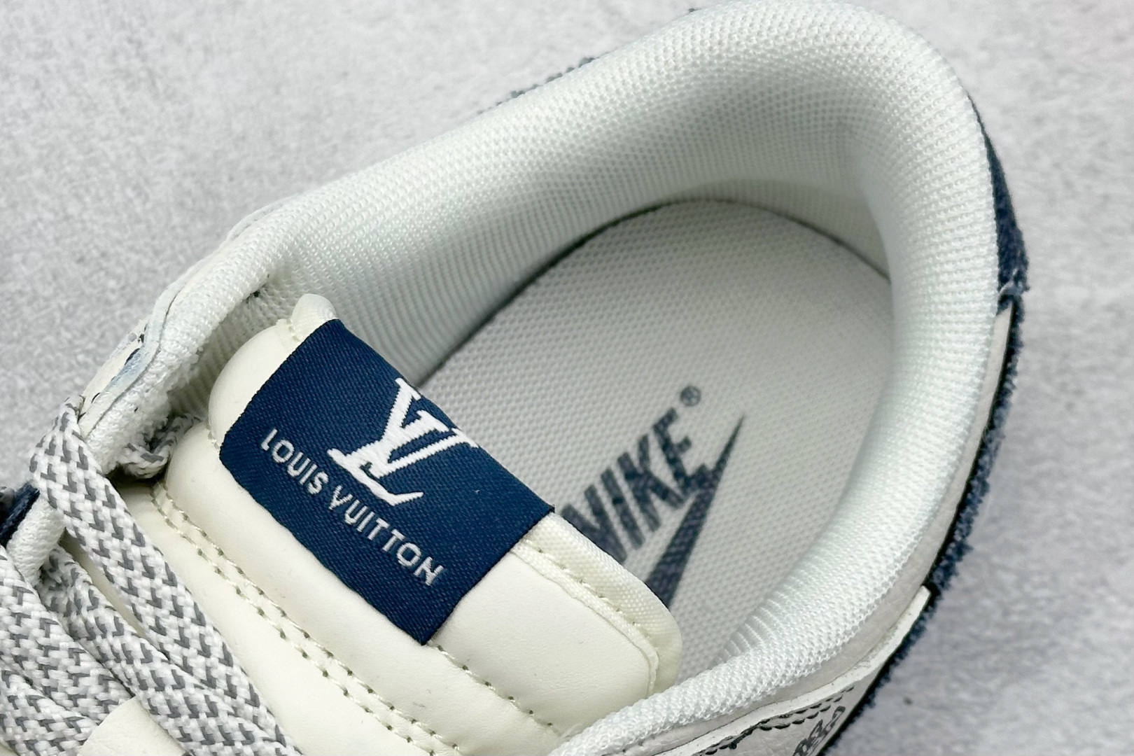 耐克Louis Vuitton x Nike SB Dunk Low纯原版本路易威登LV联名SB Dunk白蓝牛仔布低帮板鞋 莆田耐克代理 货号：FC1688-221