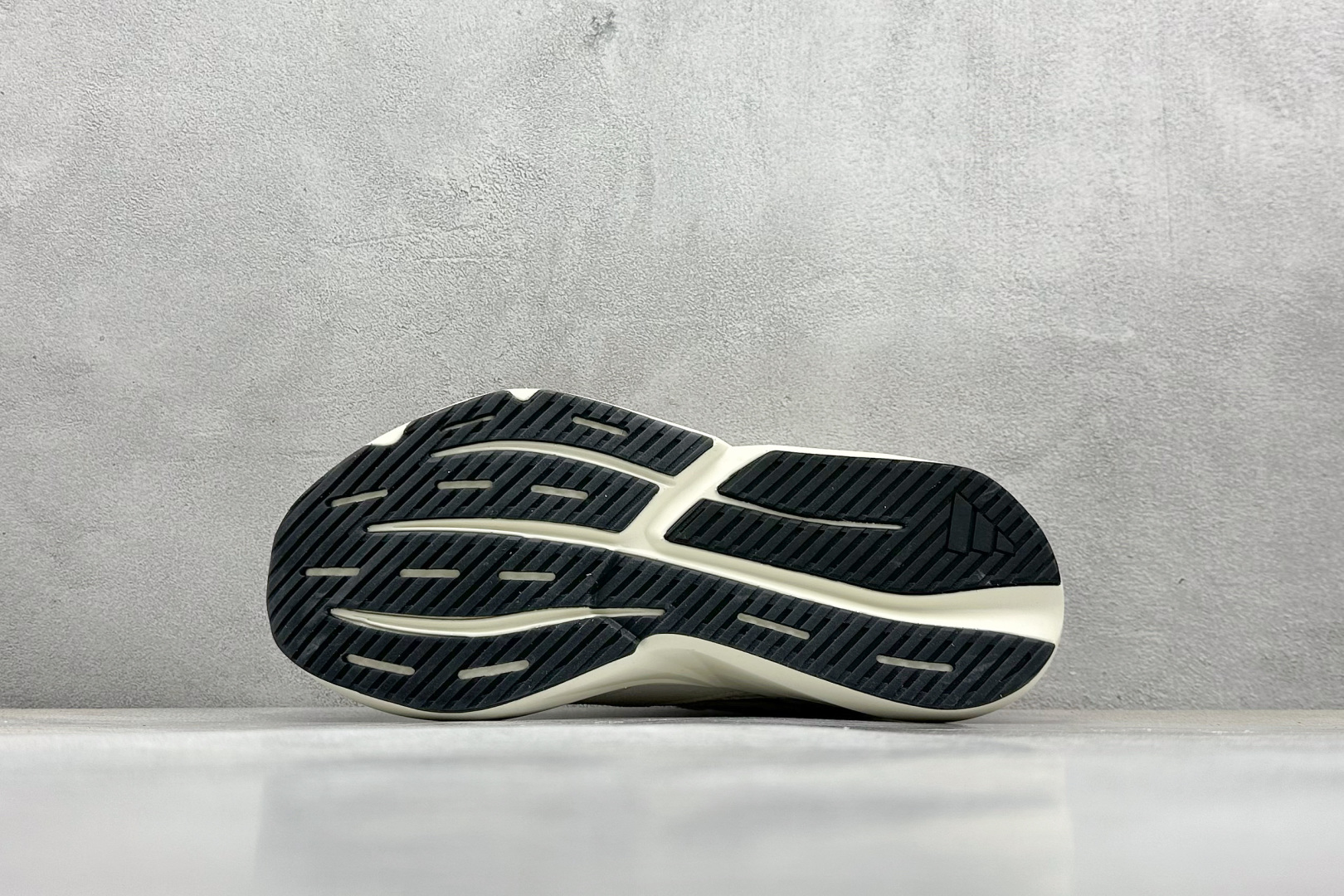 阿迪达斯adidas LightBlaze纯原版本白红黑耐磨减震专业跑步鞋 莆田阿迪达斯工厂 货号：JQ9967