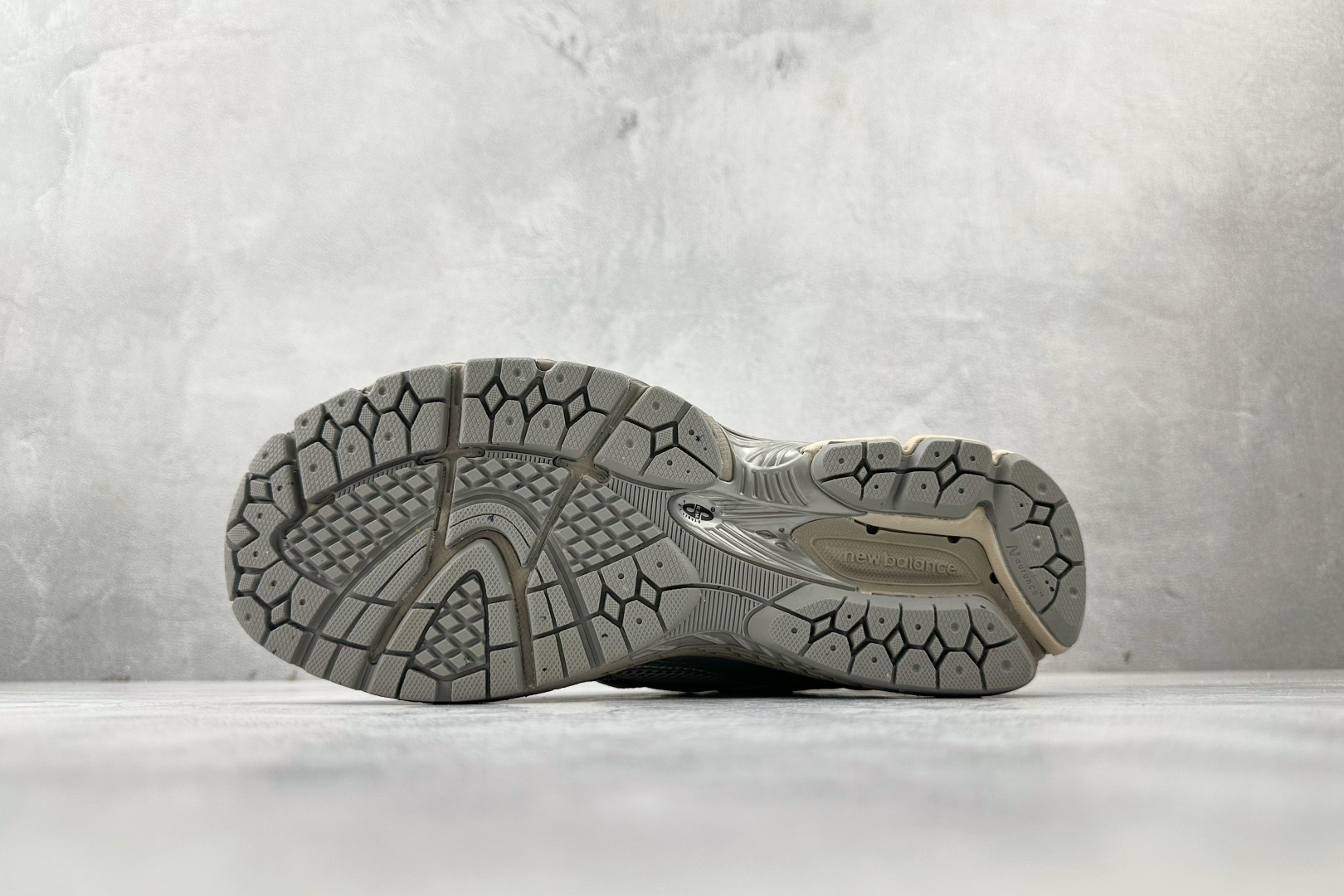 新百伦New Balance 1906纯原版本NB1906棕褐色复古跑鞋 莆田新百伦货源 货号：U1906RCP