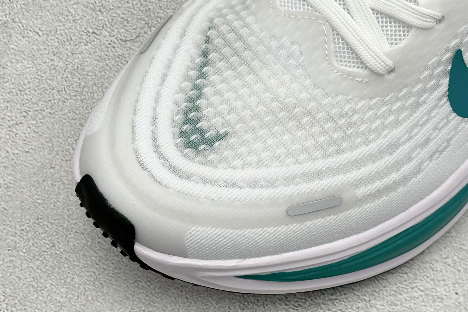 耐克Nike Air Zoom Vomero Plus纯原版本白绿色减震透气跑鞋 莆田耐克代理 货号：HV8154-100